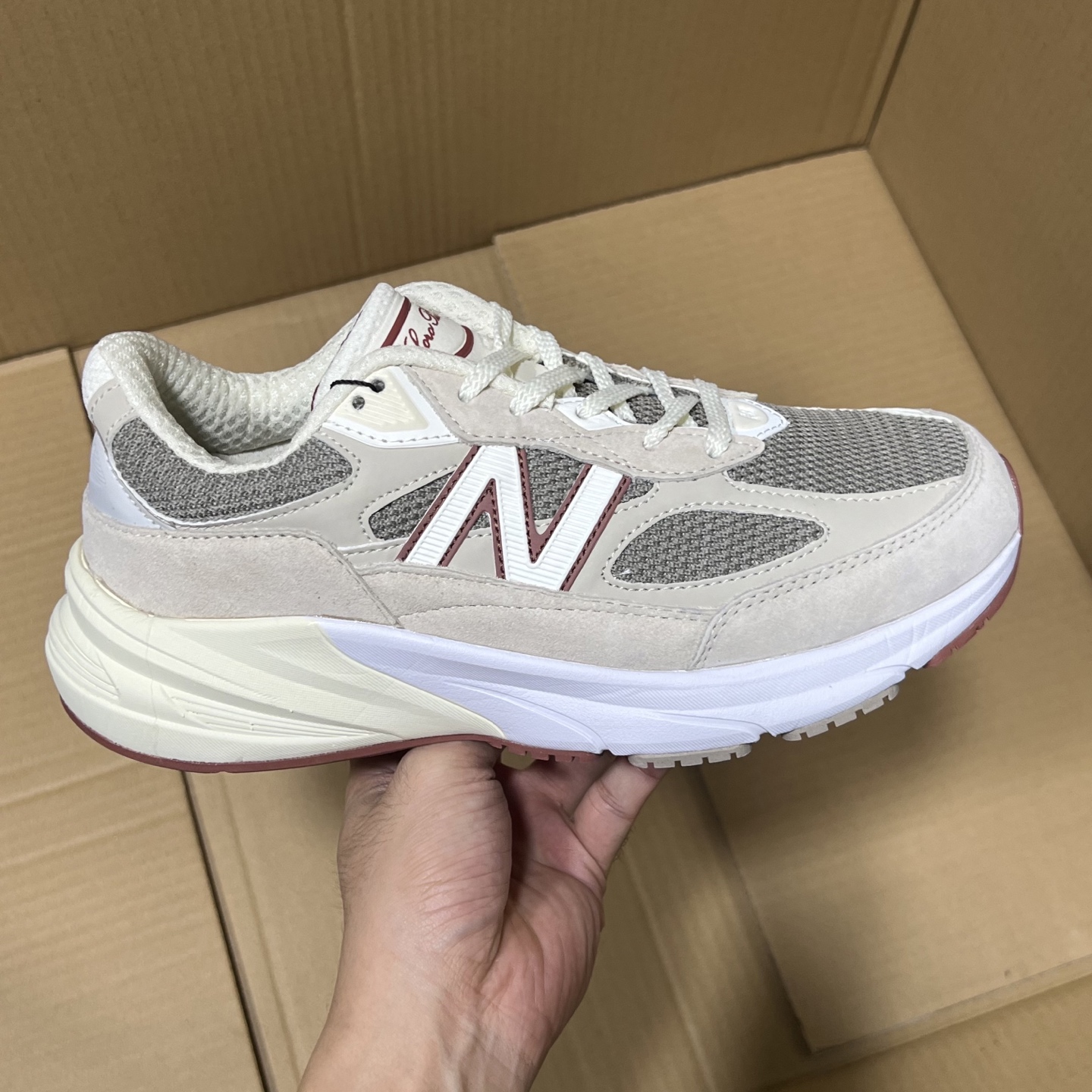 GS版NB990!
尺码36-45全码出货!
平台特供批次产物!区分市售一切通货,品质非常棒的一个版本,性价比超级高!
编码AB365896!