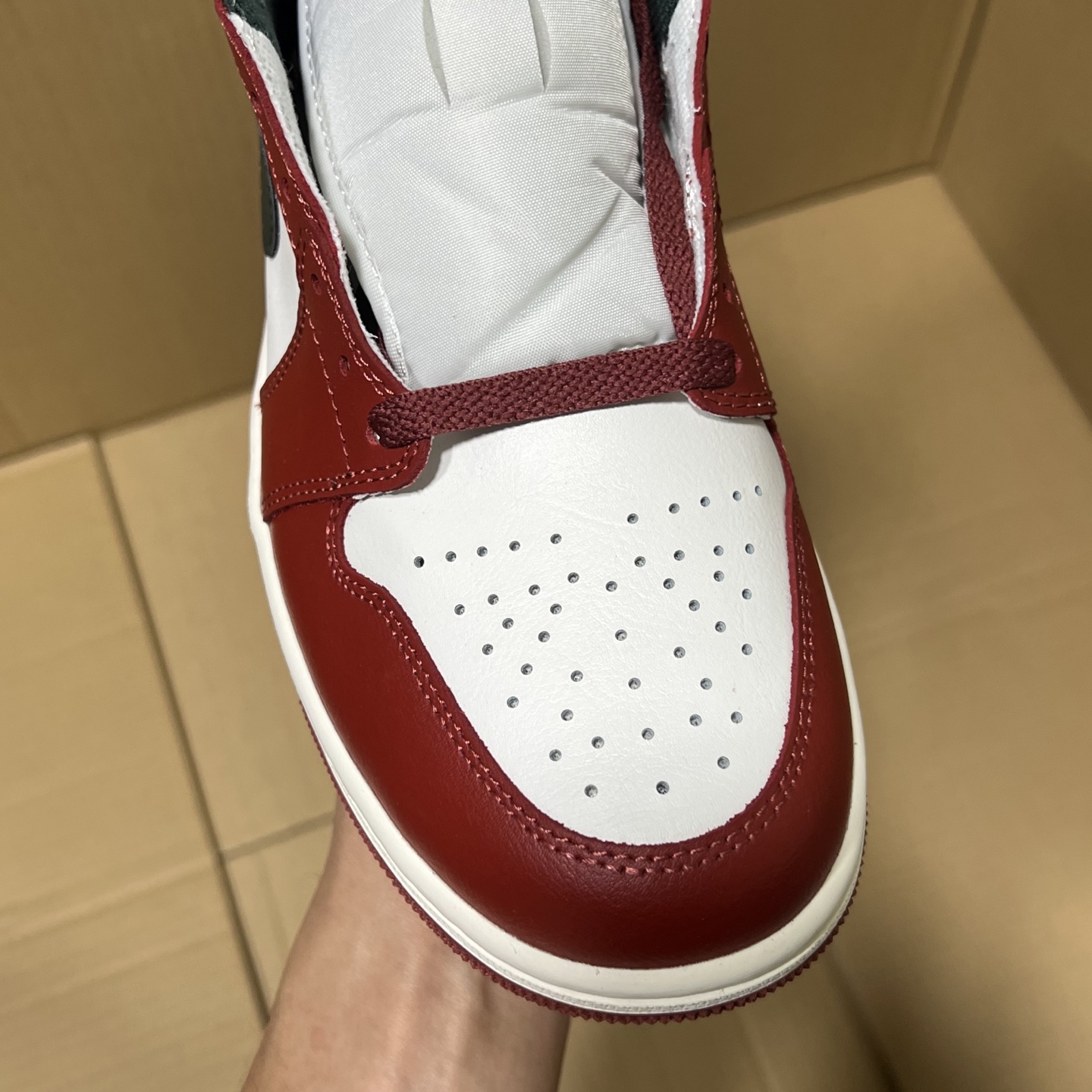 新DT版AJ1中帮出货！
尺码:35.5-46全码出货！
原厂原班人马全新工艺！品质升级，加质不加价！市售最强aj1中帮！天花板品质！市面唯一正确版本 全鞋正品原材料！
编码BC215847！