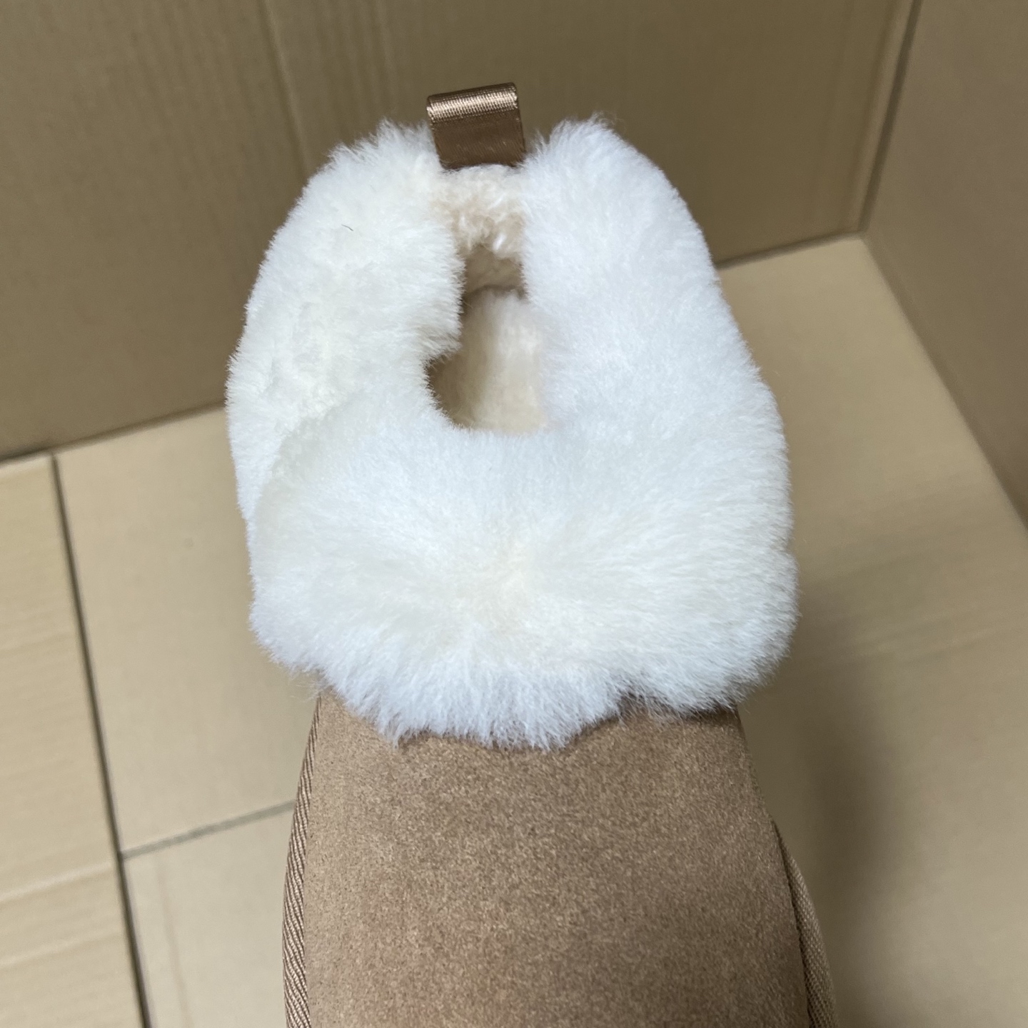 GX充正版UGG新配色!
尺码35-45,全码输出!真正羊皮毛一体 市售最高版本!材料 细节 绝对是目前市场最顶的版本,没有之一!嘎嘎冲了!