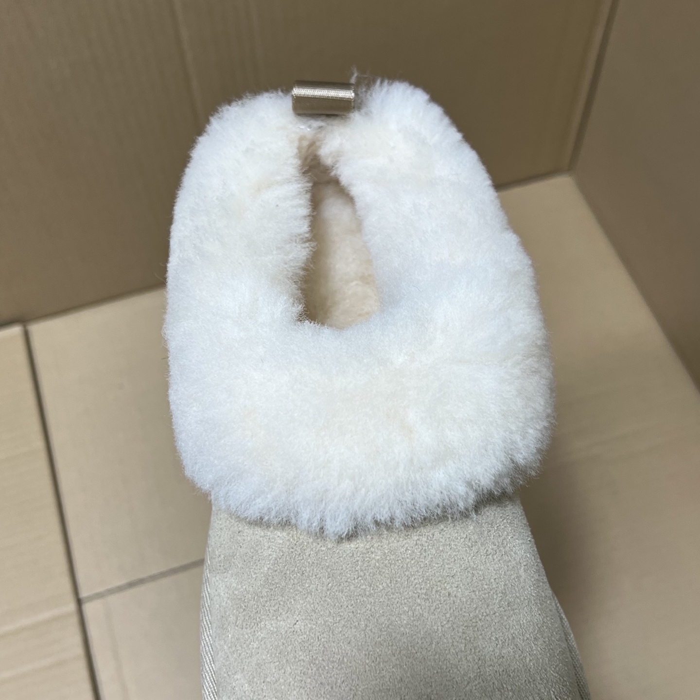 GX充正版UGG新配色!
尺码35-45,全码输出!真正羊皮毛一体 市售最高版本!材料 细节 绝对是目前市场最顶的版本,没有之一!嘎嘎冲了!