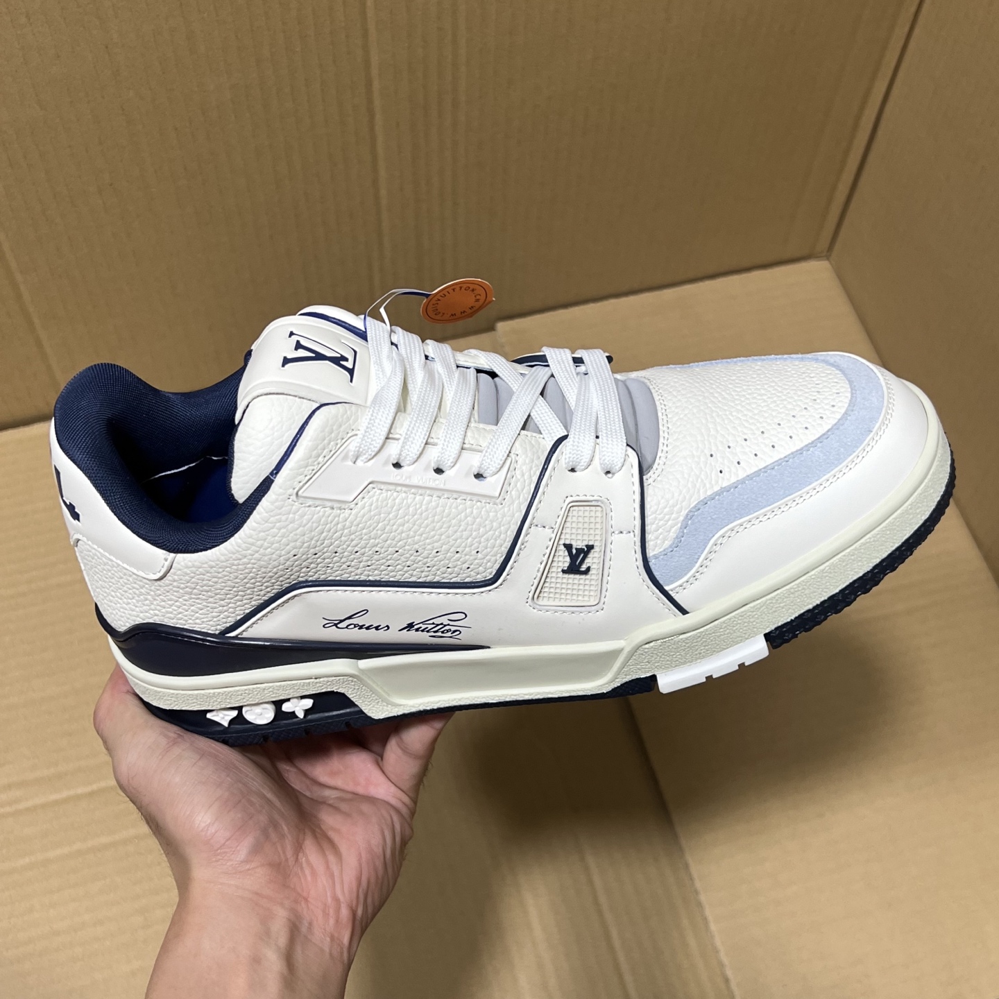 合集＃特价💰330  
BC原厂LV trainer福利套现！
尺码35-45，全码输出！
原外贸出口冲正特供订单！基本不流通市场的硬通货，原400+版本，长期福利套现！