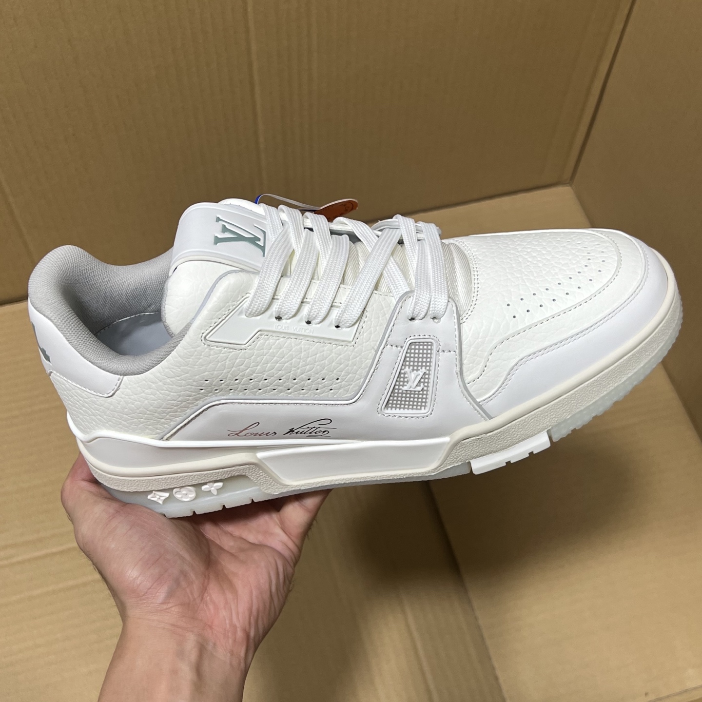 合集＃特价💰330  
BC原厂LV trainer福利套现！
尺码35-45，全码输出！
原外贸出口冲正特供订单！基本不流通市场的硬通货，原400+版本，长期福利套现！