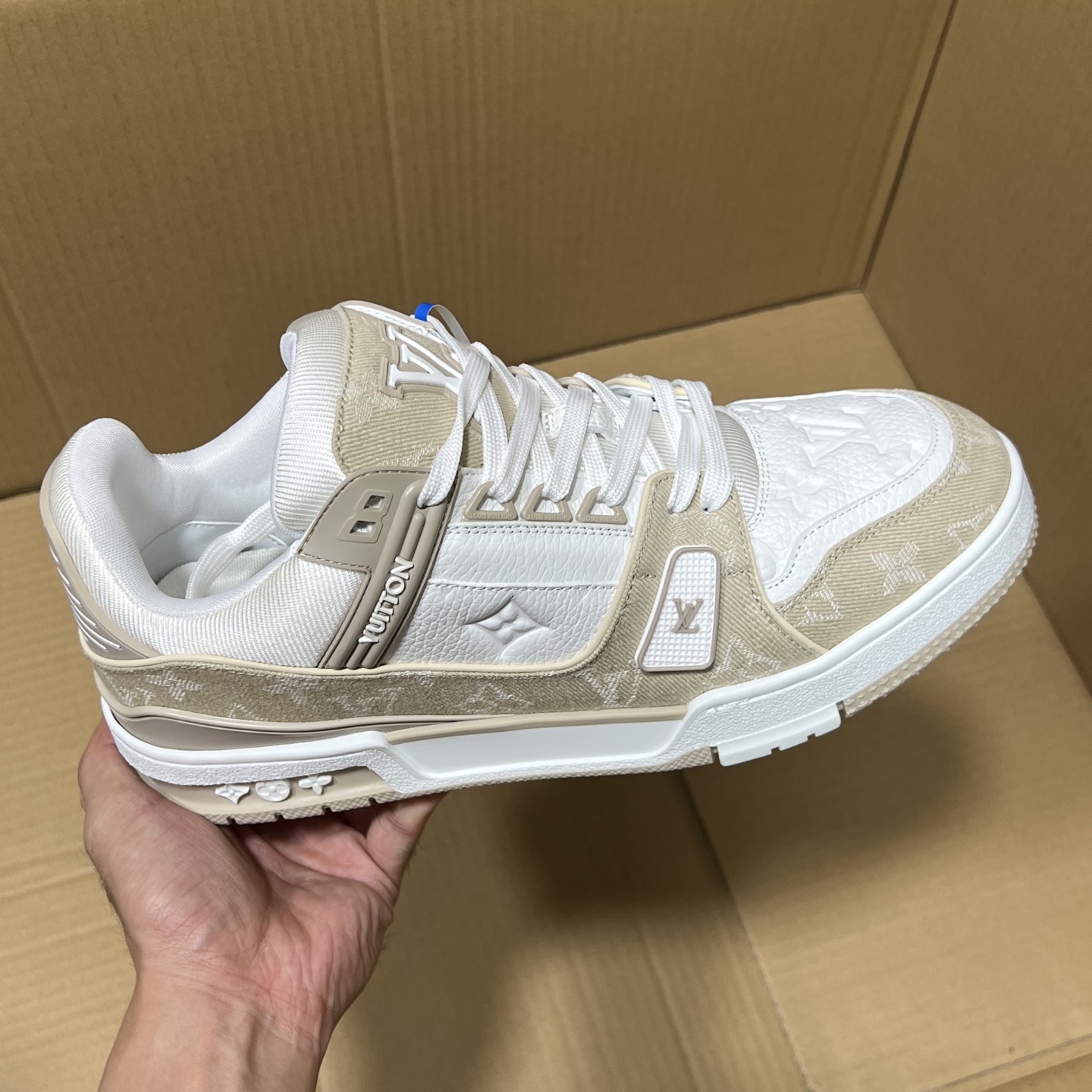 合集＃特价💰330  
BC原厂LV trainer福利套现！
尺码35-45，全码输出！
原外贸出口冲正特供订单！基本不流通市场的硬通货，原400+版本，长期福利套现！