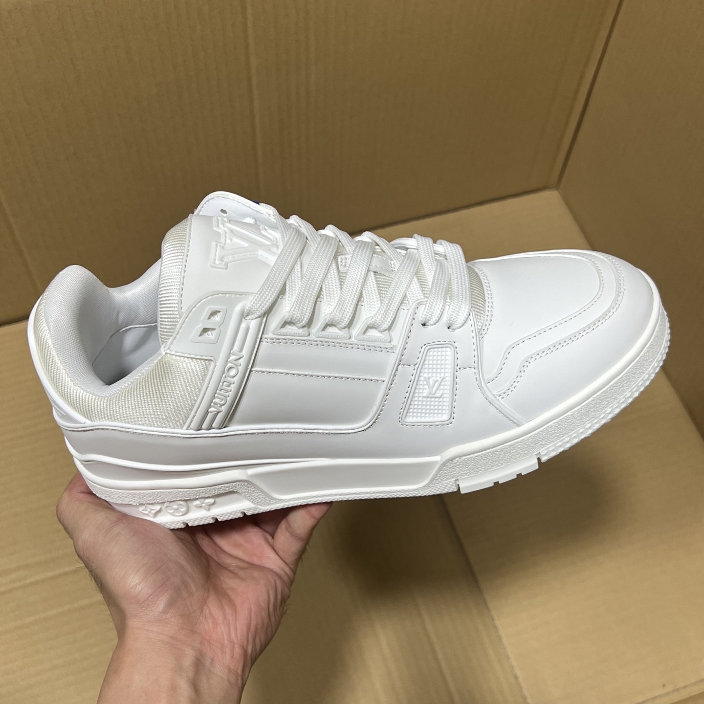 合集＃特价💰330  
BC原厂LV trainer福利套现！
尺码35-45，全码输出！
原外贸出口冲正特供订单！基本不流通市场的硬通货，原400+版本，长期福利套现！