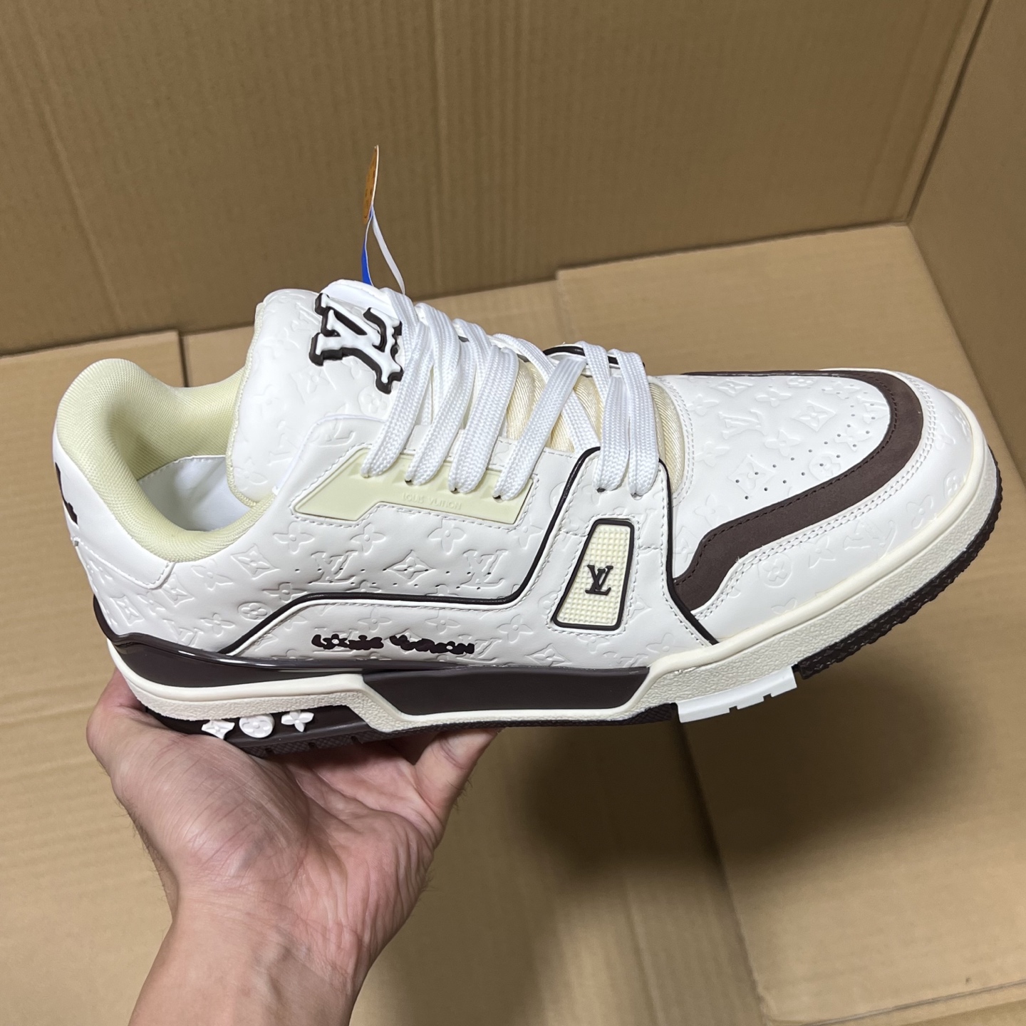 合集＃特价💰330  
BC原厂LV trainer福利套现！
尺码35-45，全码输出！
原外贸出口冲正特供订单！基本不流通市场的硬通货，原400+版本，长期福利套现！