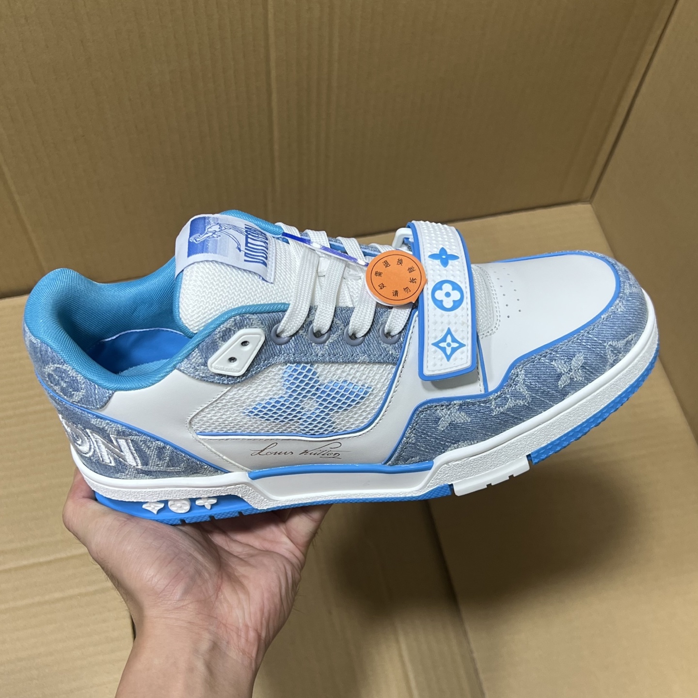 合集＃特价💰330  
BC原厂LV trainer福利套现！
尺码35-45，全码输出！
原外贸出口冲正特供订单！基本不流通市场的硬通货，原400+版本，长期福利套现！