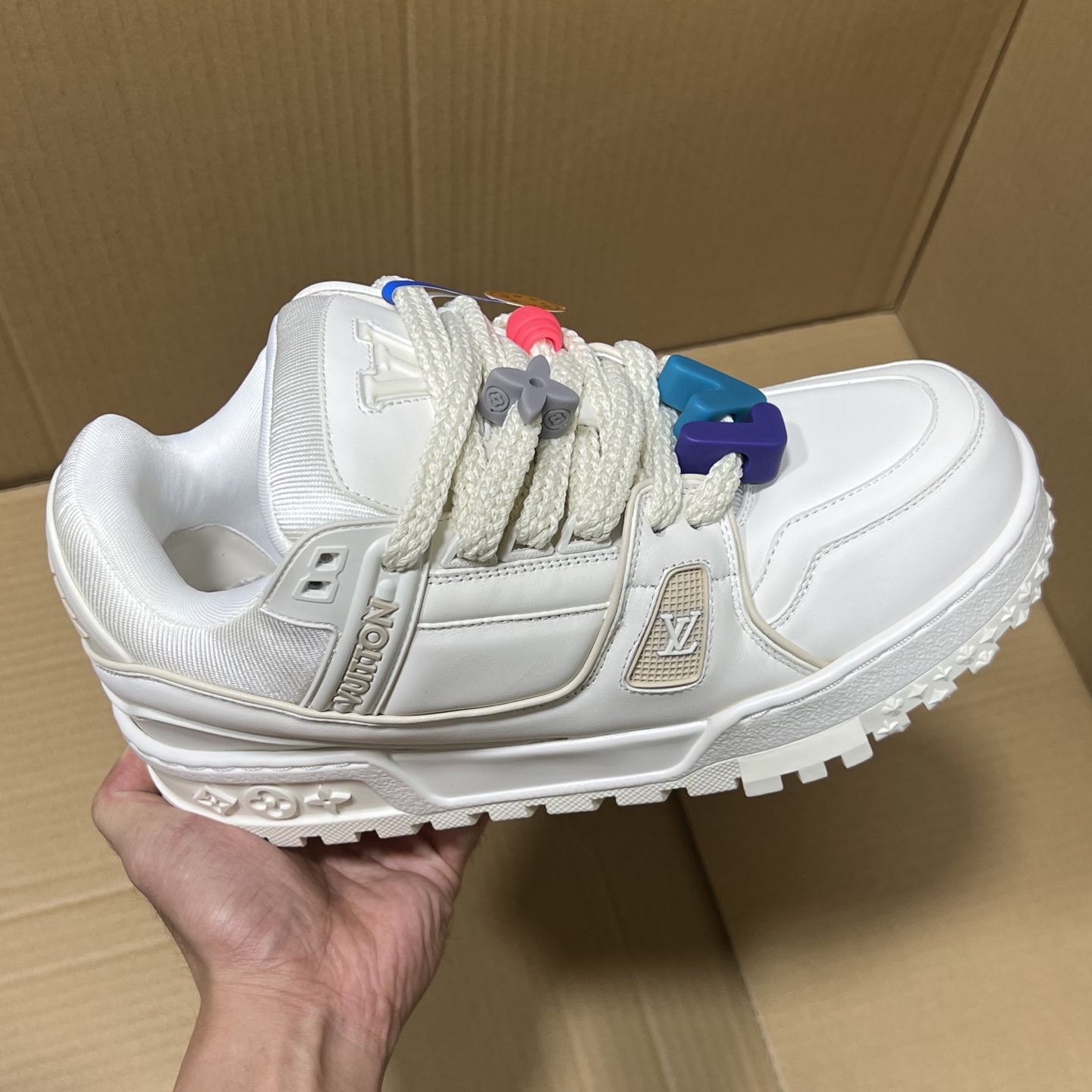 BC原厂LV trainer福利套现! 全码输出! 原外贸出口冲正特供订单!基本不流通市场的硬通货,原400+版本,长期福利套现!200+随意卖,秒杀市场各大3XX高端版本! 编码BC695873!