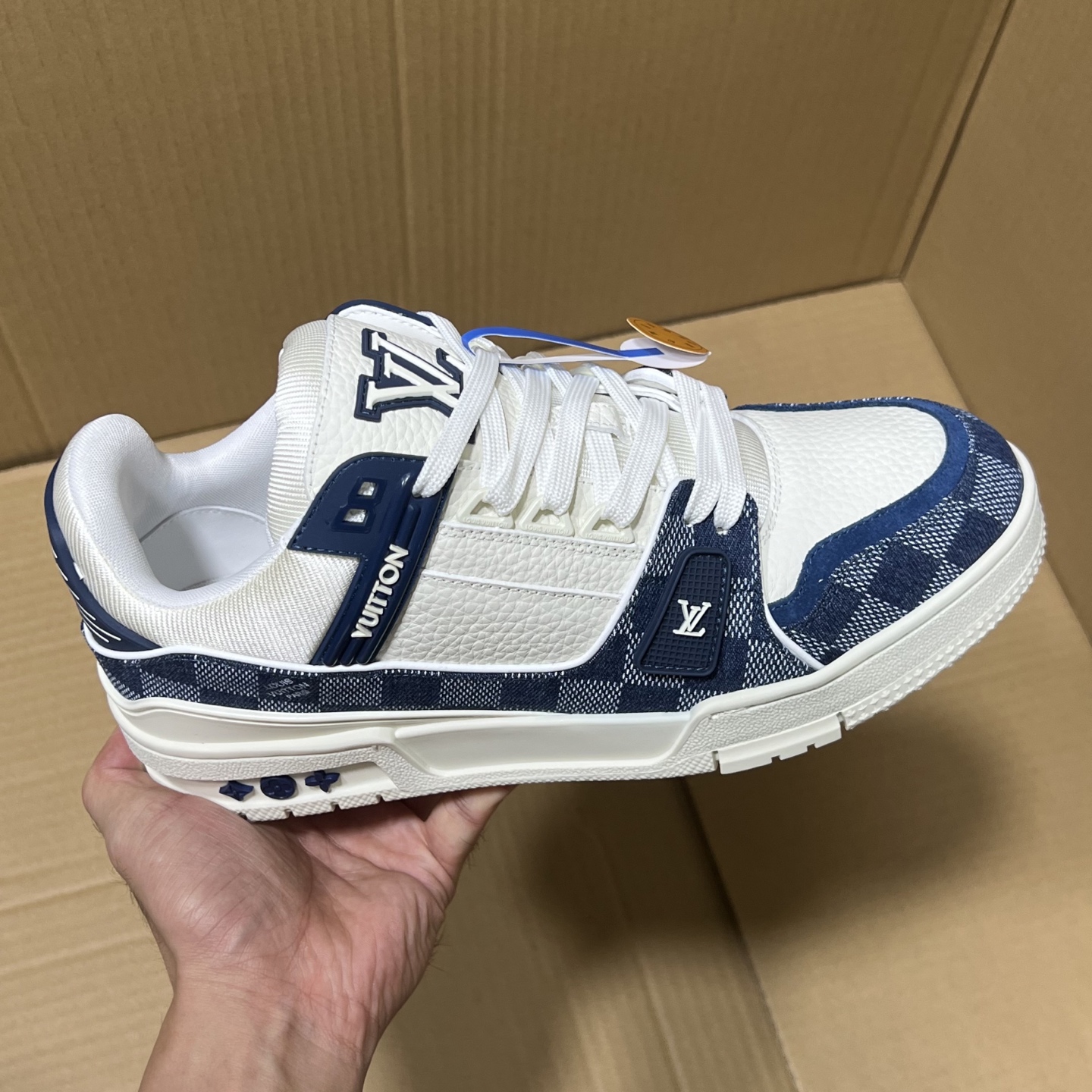 合集＃特价💰330  
BC原厂LV trainer福利套现！
尺码35-45，全码输出！
原外贸出口冲正特供订单！基本不流通市场的硬通货，原400+版本，长期福利套现！