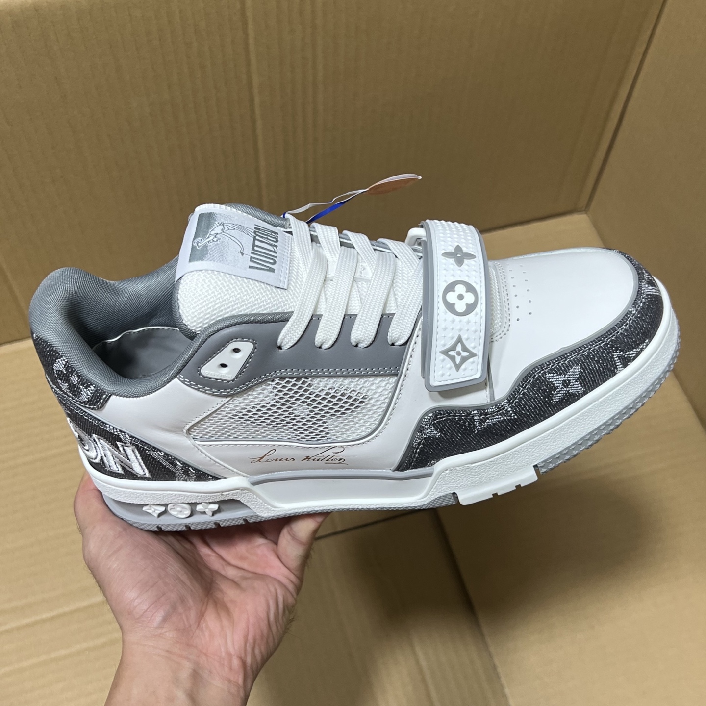 合集＃特价💰330  
BC原厂LV trainer福利套现！
尺码35-45，全码输出！
原外贸出口冲正特供订单！基本不流通市场的硬通货，原400+版本，长期福利套现！