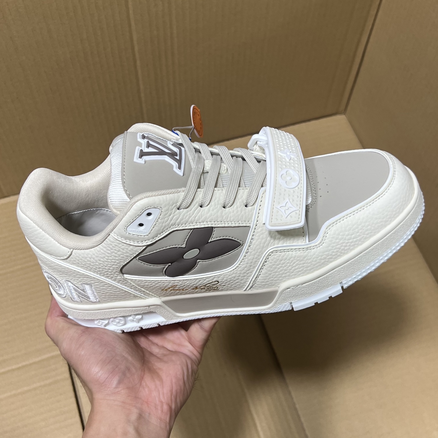 合集＃特价💰330  
BC原厂LV trainer福利套现！
尺码35-45，全码输出！
原外贸出口冲正特供订单！基本不流通市场的硬通货，原400+版本，长期福利套现！