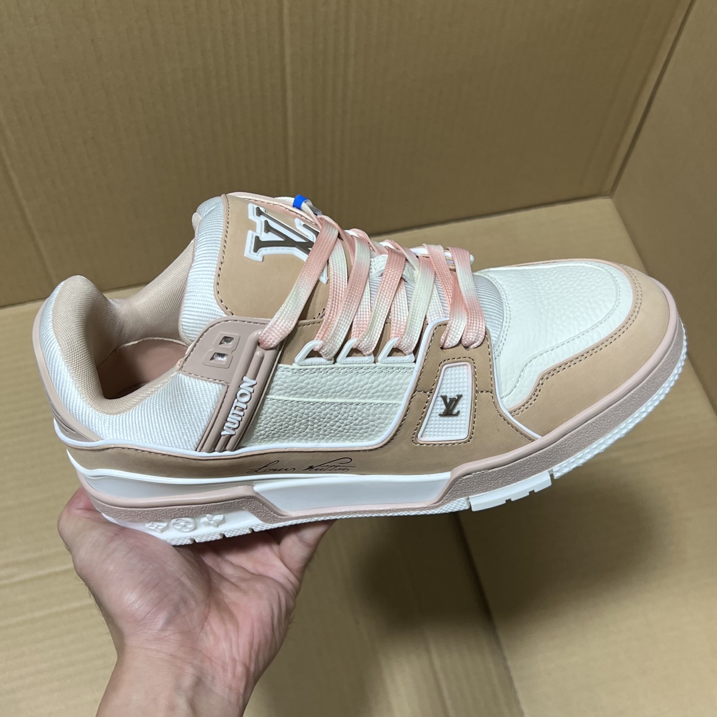 合集＃特价💰330  
BC原厂LV trainer福利套现！
尺码35-45，全码输出！
原外贸出口冲正特供订单！基本不流通市场的硬通货，原400+版本，长期福利套现！