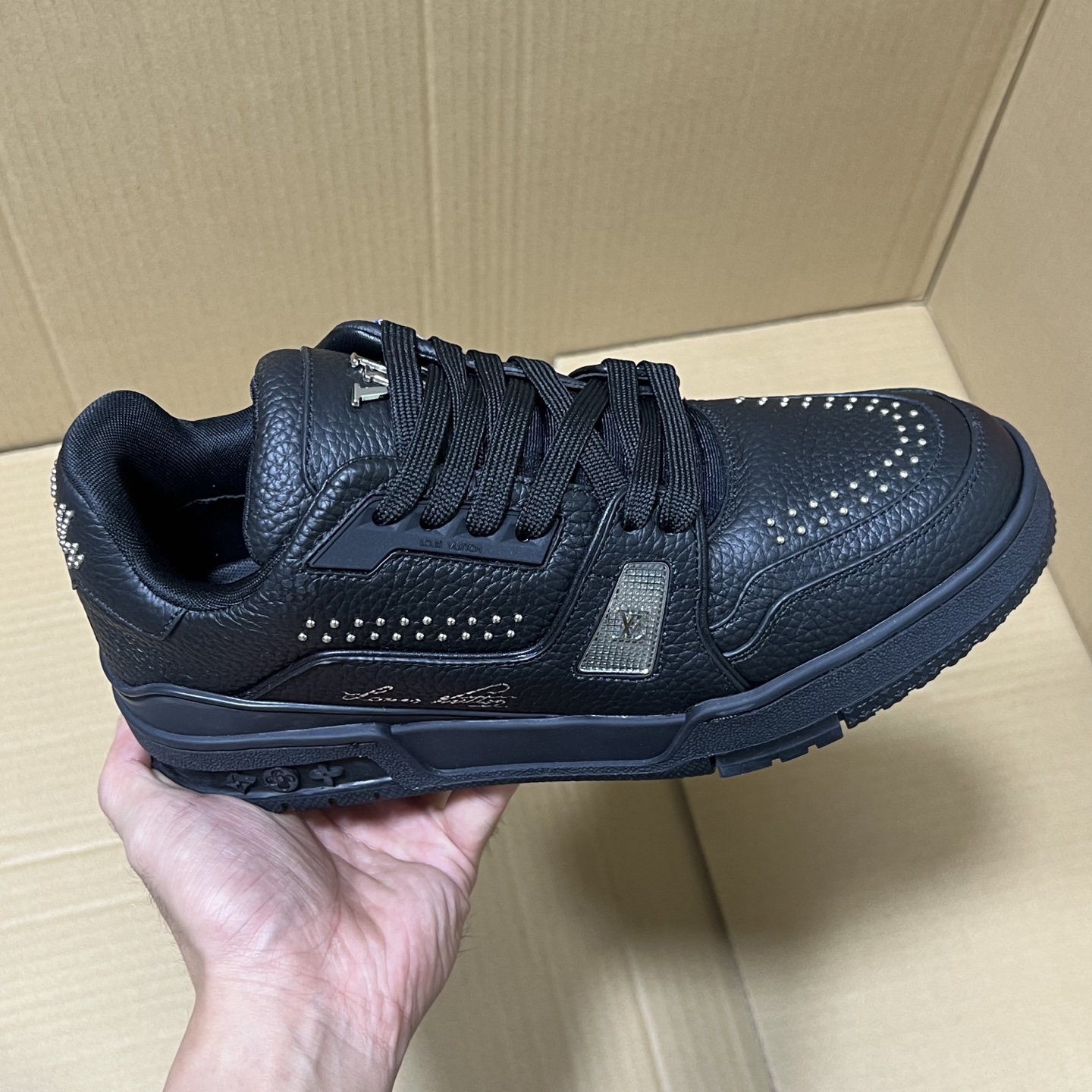 合集＃特价💰330  
BC原厂LV trainer福利套现！
尺码35-45，全码输出！
原外贸出口冲正特供订单！基本不流通市场的硬通货，原400+版本，长期福利套现！