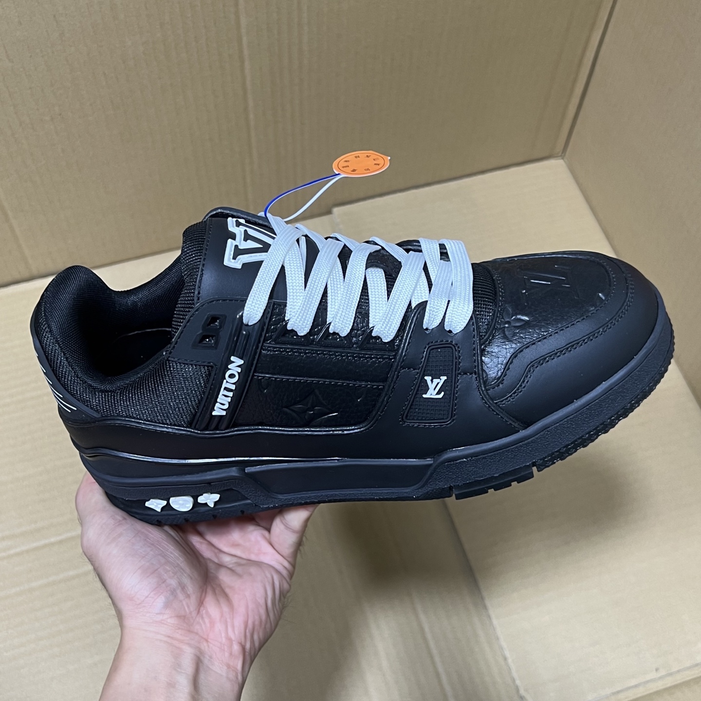 合集＃特价💰330  
BC原厂LV trainer福利套现！
尺码35-45，全码输出！
原外贸出口冲正特供订单！基本不流通市场的硬通货，原400+版本，长期福利套现！