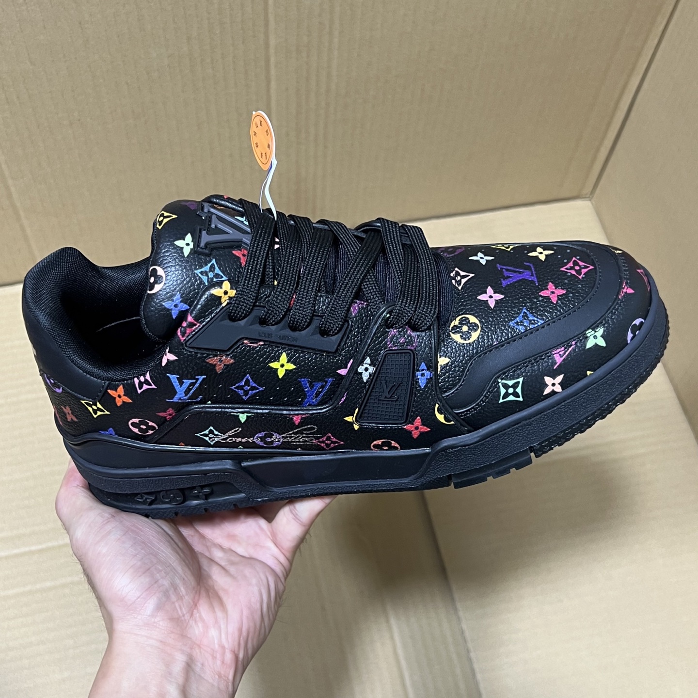 合集＃特价💰330  
BC原厂LV trainer福利套现！
尺码35-45，全码输出！
原外贸出口冲正特供订单！基本不流通市场的硬通货，原400+版本，长期福利套现！