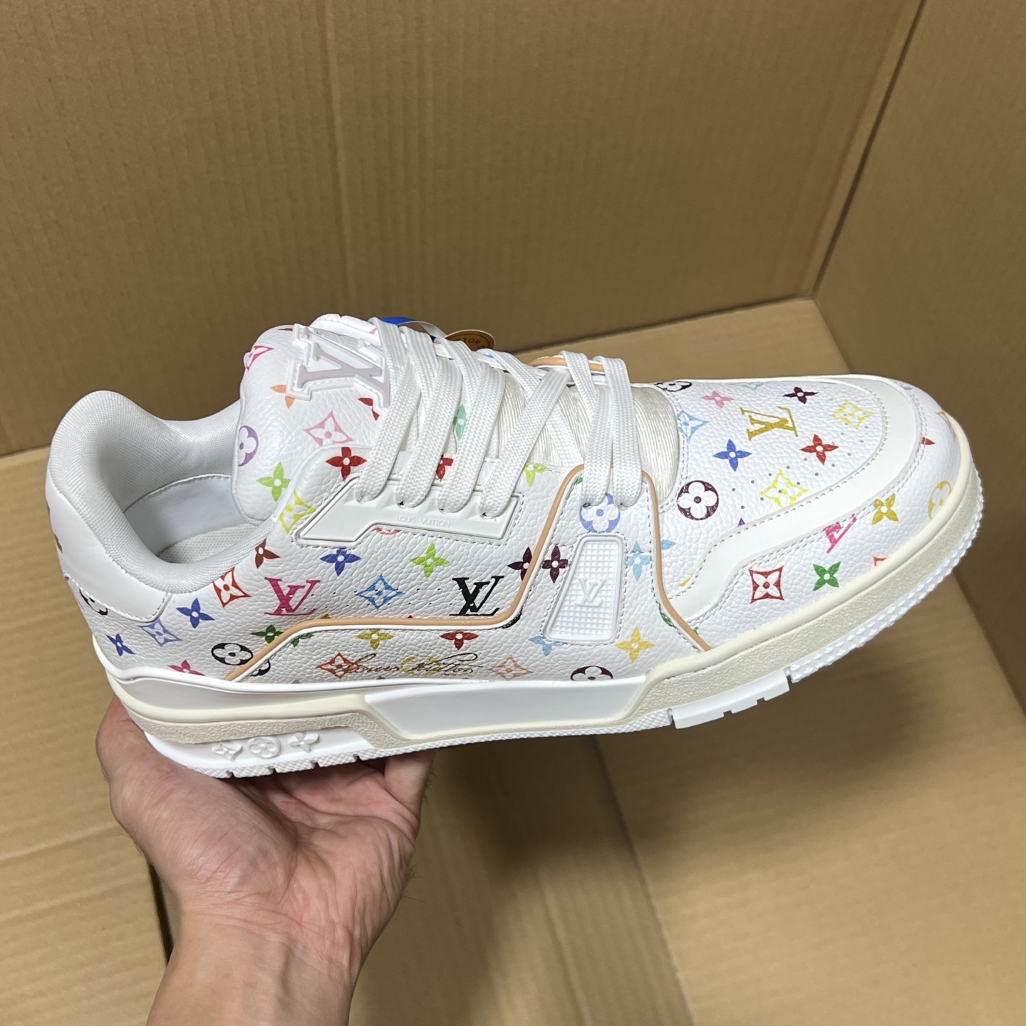 合集＃特价💰330  
BC原厂LV trainer福利套现！
尺码35-45，全码输出！
原外贸出口冲正特供订单！基本不流通市场的硬通货，原400+版本，长期福利套现！