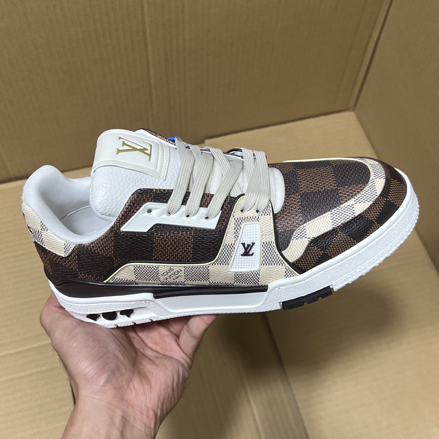 合集＃特价💰330  
BC原厂LV trainer福利套现！
尺码35-45，全码输出！
原外贸出口冲正特供订单！基本不流通市场的硬通货，原400+版本，长期福利套现！