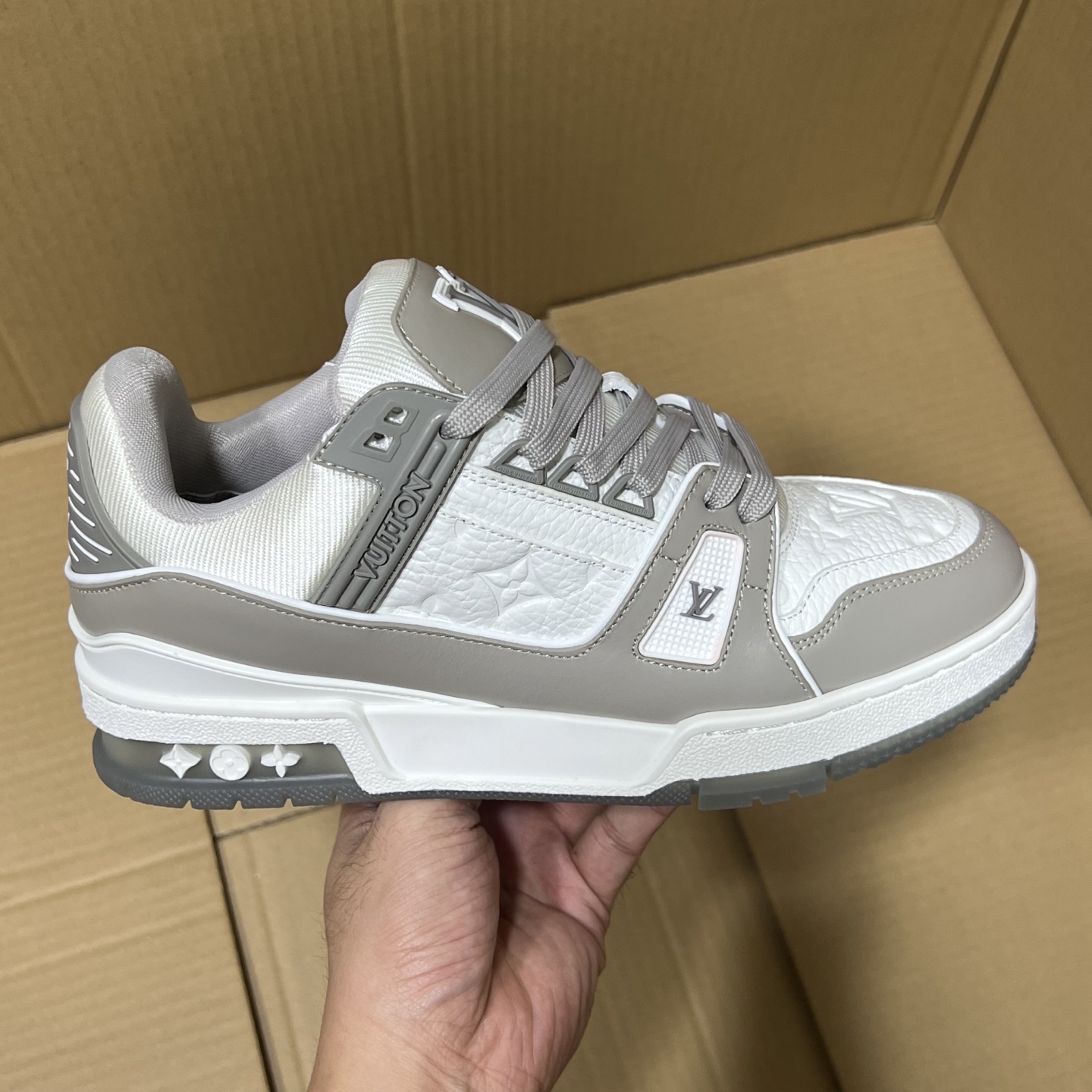 BC原厂LV trainer福利套现! 全码输出! 原外贸出口冲正特供订单!基本不流通市场的硬通货,原400+版本,长期福利套现!200+随意卖,秒杀市场各大3XX高端版本! 编码BC695873!