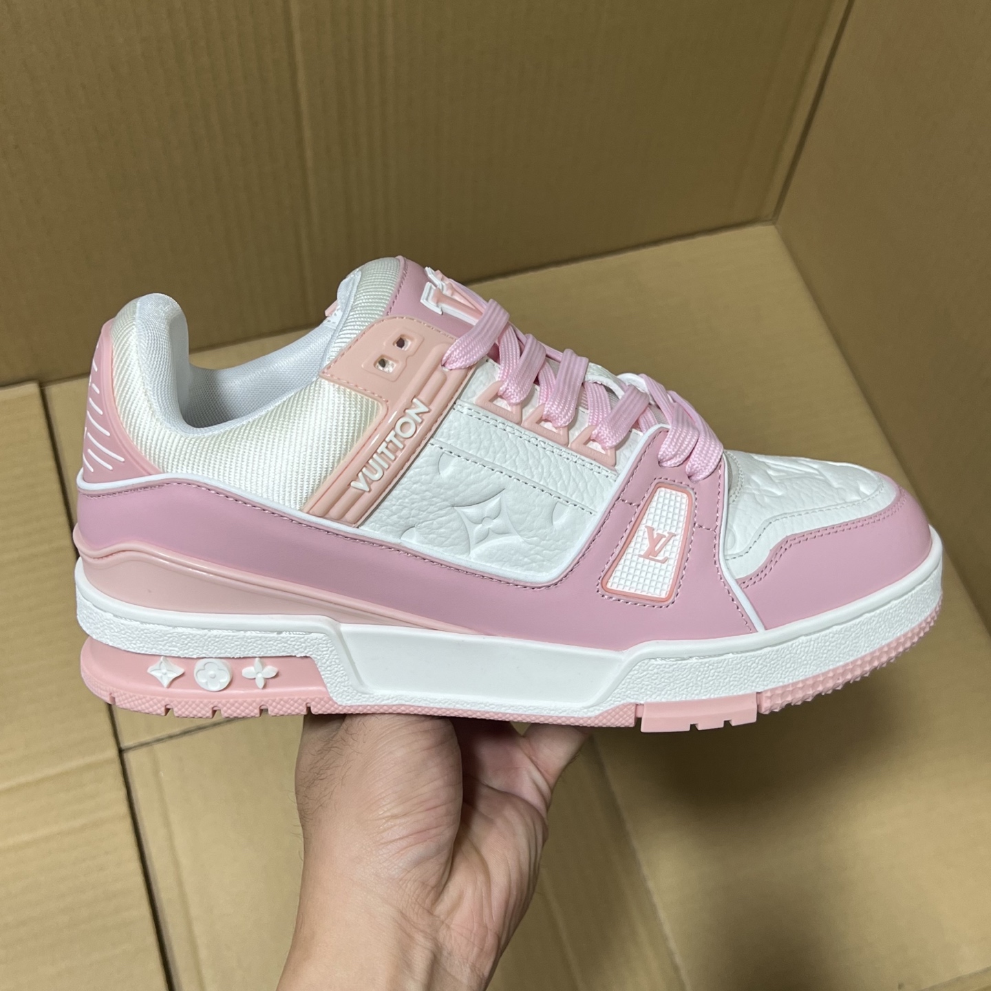 BC原厂LV trainer福利套现! 全码输出! 原外贸出口冲正特供订单!基本不流通市场的硬通货,原400+版本,长期福利套现!200+随意卖,秒杀市场各大3XX高端版本! 编码BC695873!