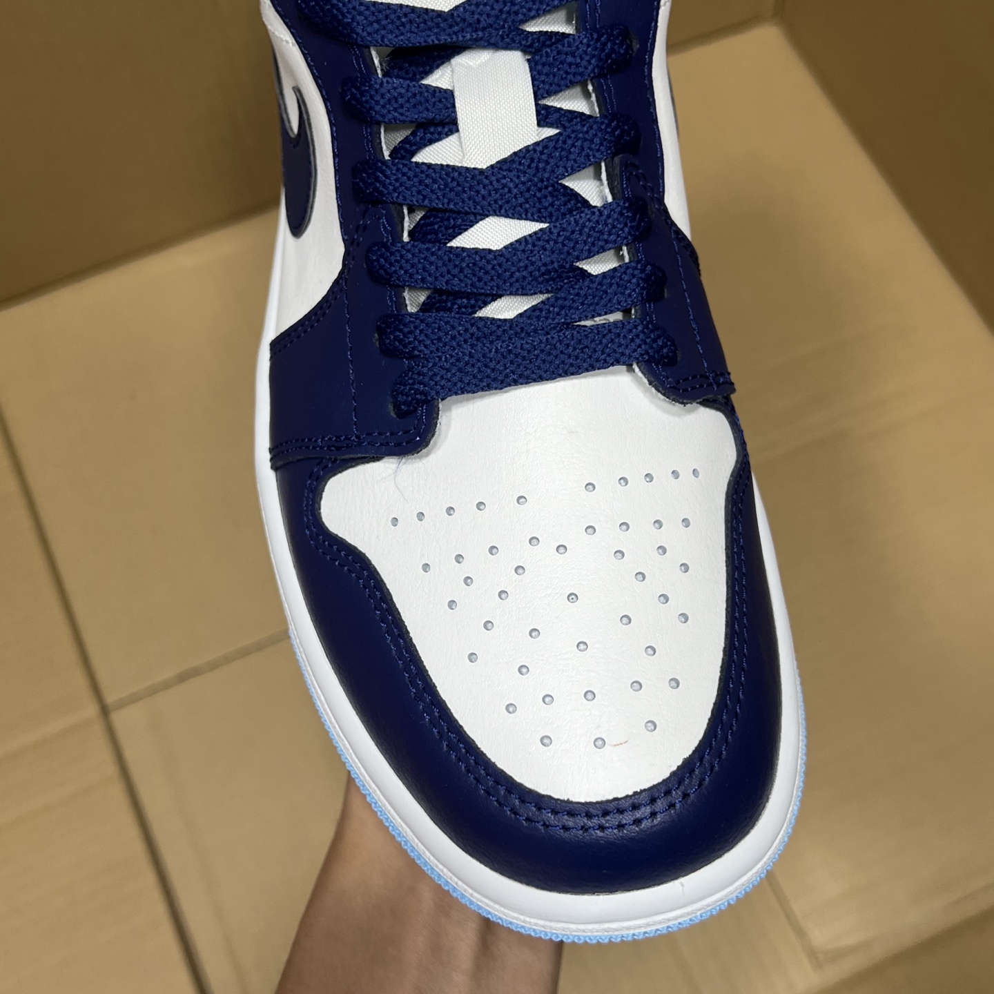 T1版AJ1低帮新配色！
尺码36-45全码出货！
冲量版本！细节做的相当到位！价格绝对亲民！行业性价比天花板产品！
编码AB324378YX