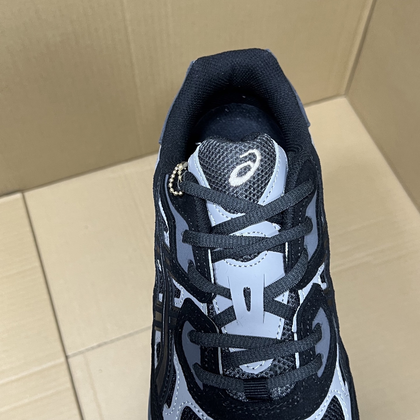 外贸版亚瑟士NYC系列!
尺码36-47,稳定出货!
外贸平台指定版本,全网唯一的高端产物!细节满满,区别市场通货版本!
编码AB325847!