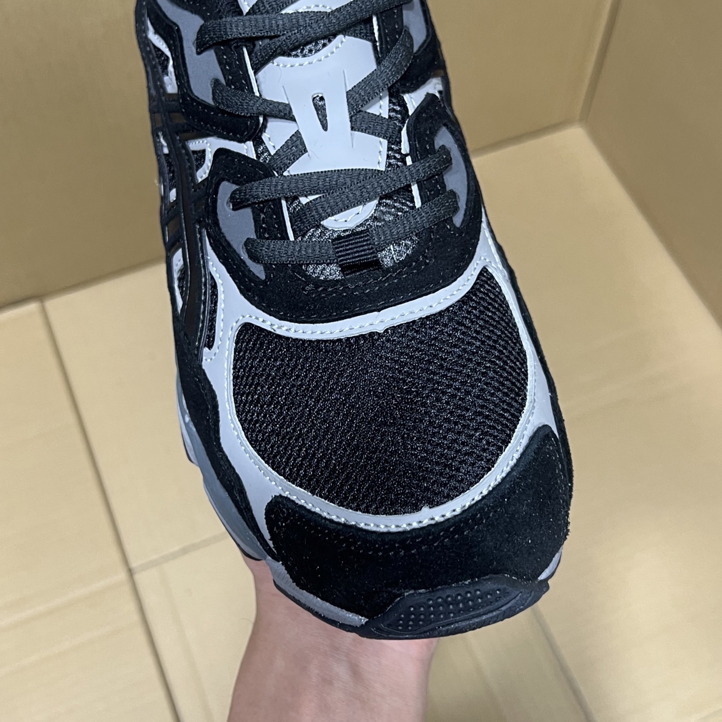 外贸版亚瑟士NYC系列!
尺码36-47,稳定出货!
外贸平台指定版本,全网唯一的高端产物!细节满满,区别市场通货版本!
编码AB325847!