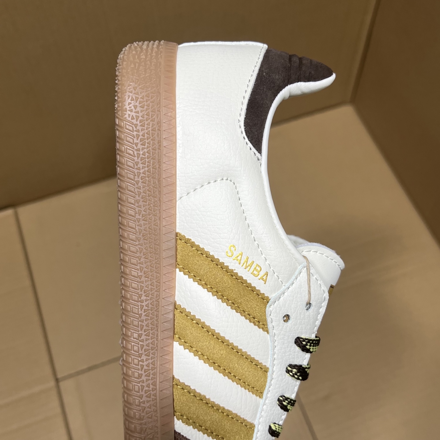 GS版德训新配色！
尺码36-45，全码出货！
零售冲量版本！行业性价比天花板！版型 材质 细节也是市场独一无二！售前 售后 三包到底，兄弟们放心买卖！