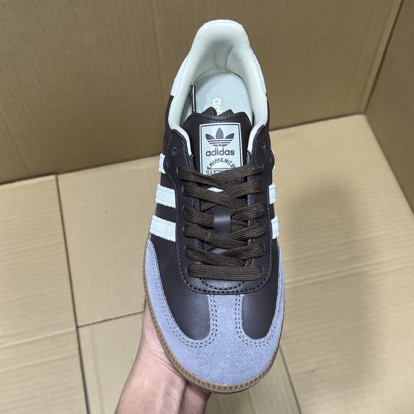 双十二福利开启！ 绿X版德训特价系列！ 尺码35.5-45稳定输出！ 真正的头层纯原品质！卖过的都知道，品质 细节 做工相当到位！价格已到冰点！兄弟们可以开搞了！