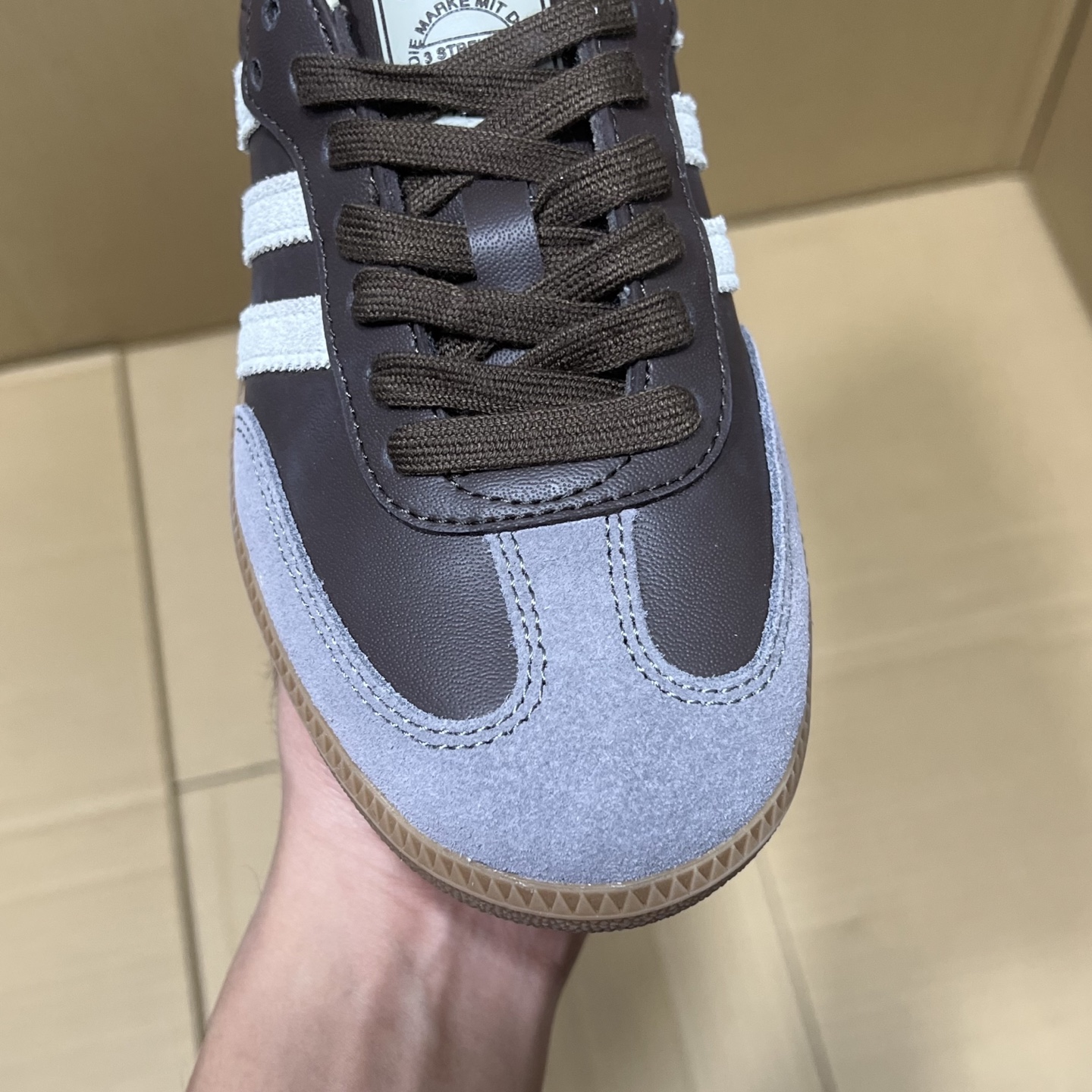 双十二福利开启！ 绿X版德训特价系列！ 尺码35.5-45稳定输出！ 真正的头层纯原品质！卖过的都知道，品质 细节 做工相当到位！价格已到冰点！兄弟们可以开搞了！