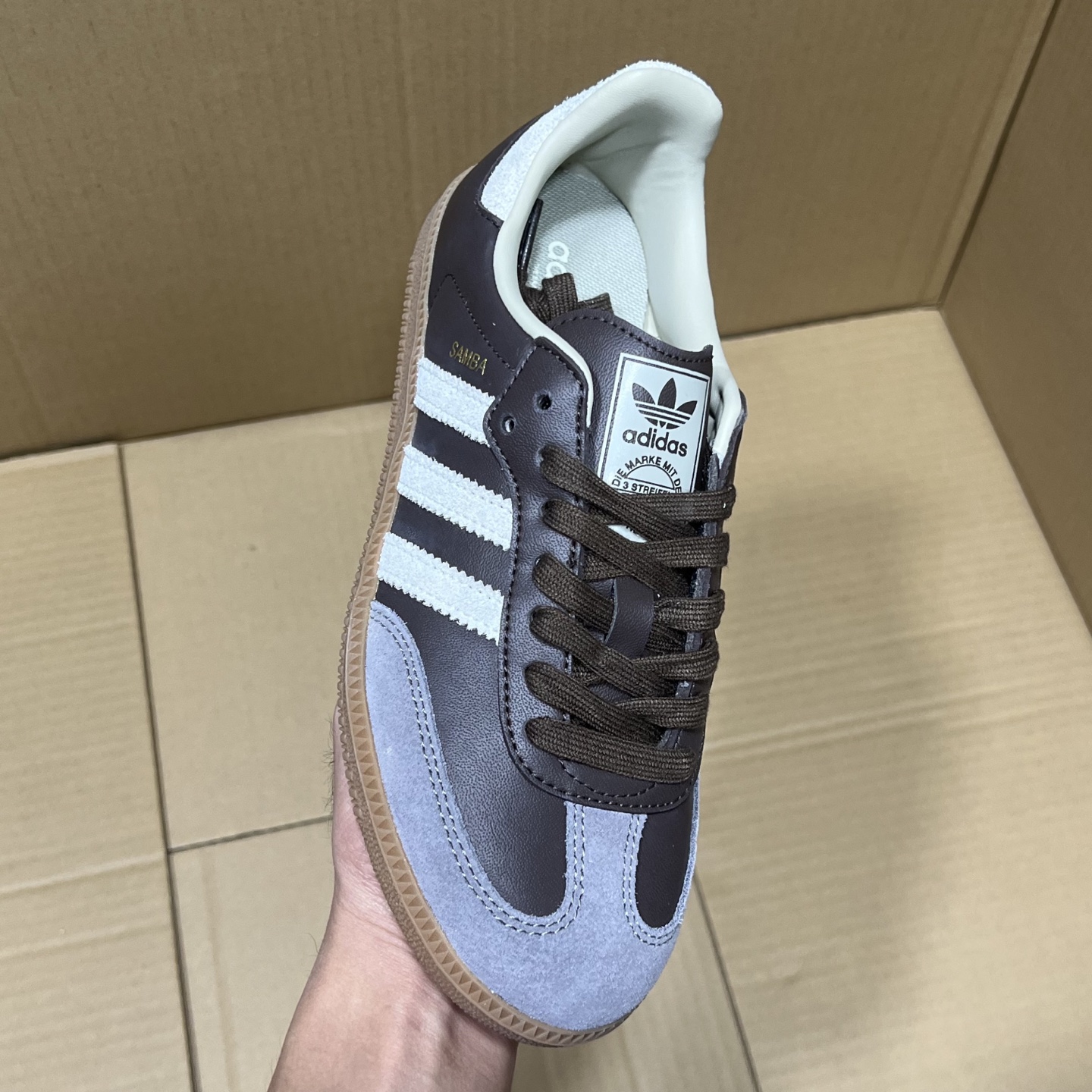 双十二福利开启！ 绿X版德训特价系列！ 尺码35.5-45稳定输出！ 真正的头层纯原品质！卖过的都知道，品质 细节 做工相当到位！价格已到冰点！兄弟们可以开搞了！