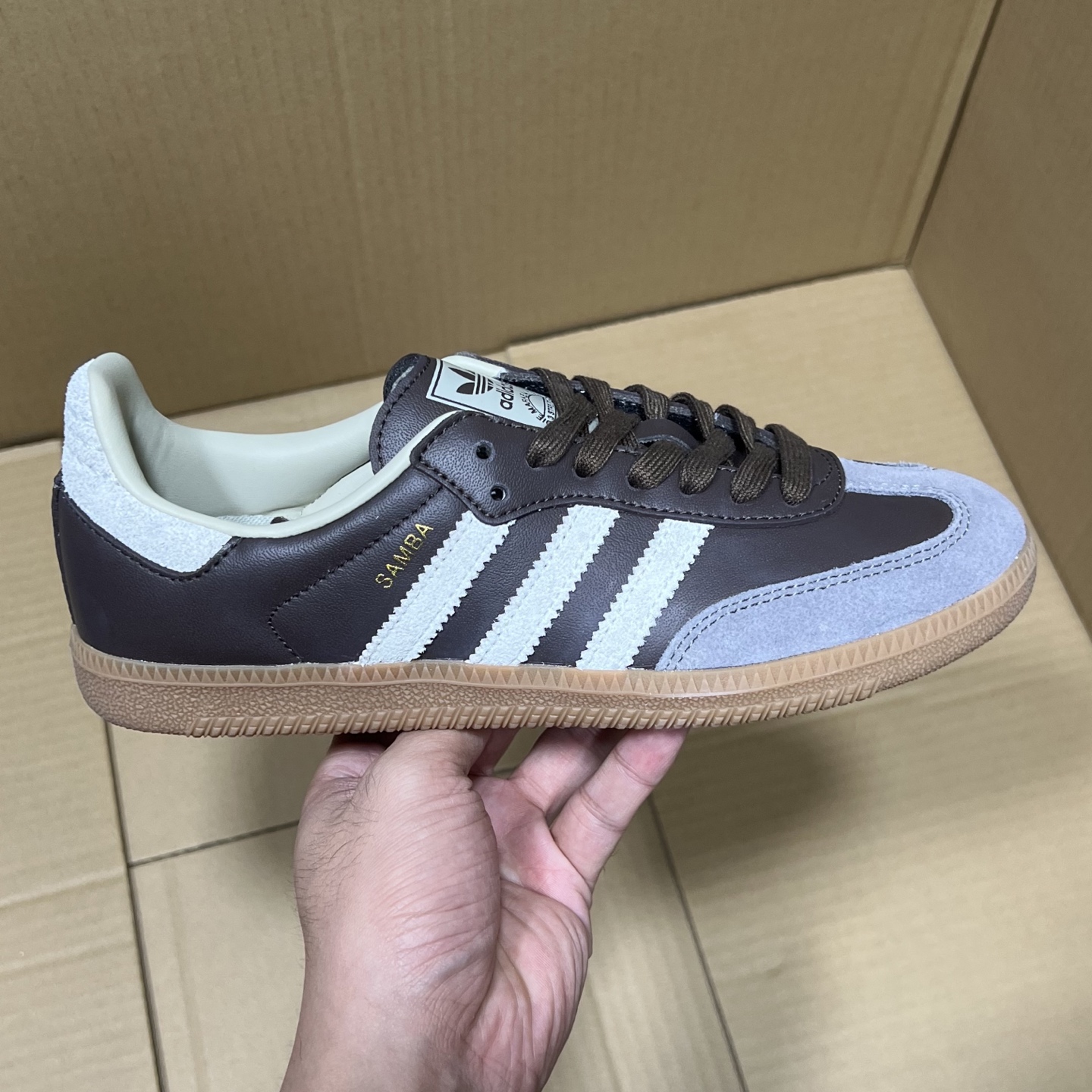 双十二福利开启！ 绿X版德训特价系列！ 尺码35.5-45稳定输出！ 真正的头层纯原品质！卖过的都知道，品质 细节 做工相当到位！价格已到冰点！兄弟们可以开搞了！