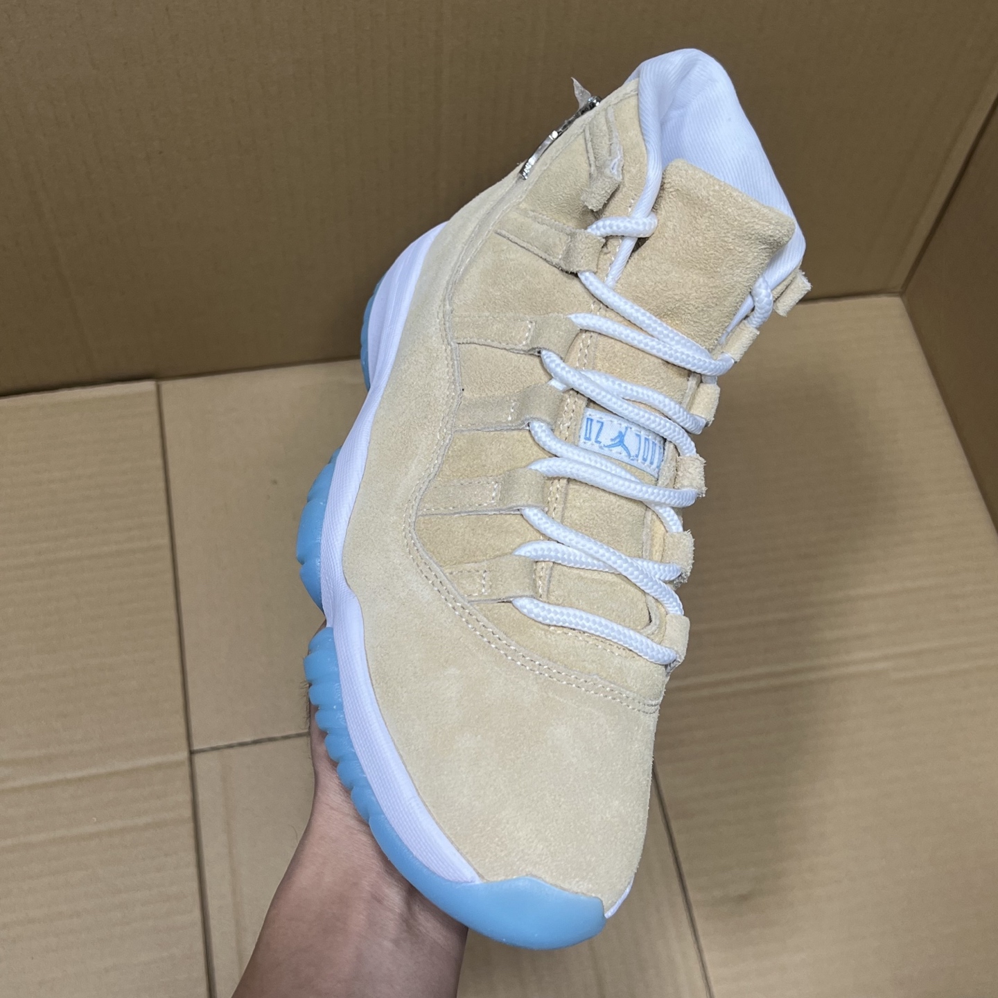 X3纯原aj11出货！ 尺码40-47.5全码输出！市场同品质 同价位里面的No1产品！季节到了，各位兄弟可以开始上线冲了！ 编码CD317656！