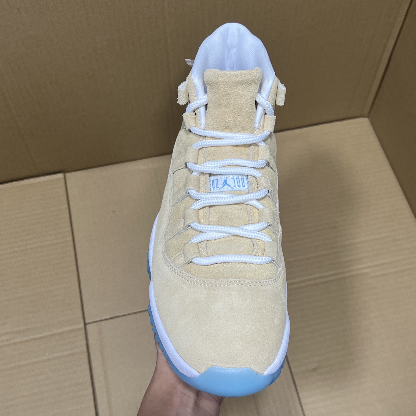 X3纯原aj11出货！ 尺码40-47.5全码输出！市场同品质 同价位里面的No1产品！季节到了，各位兄弟可以开始上线冲了！ 编码CD317656！