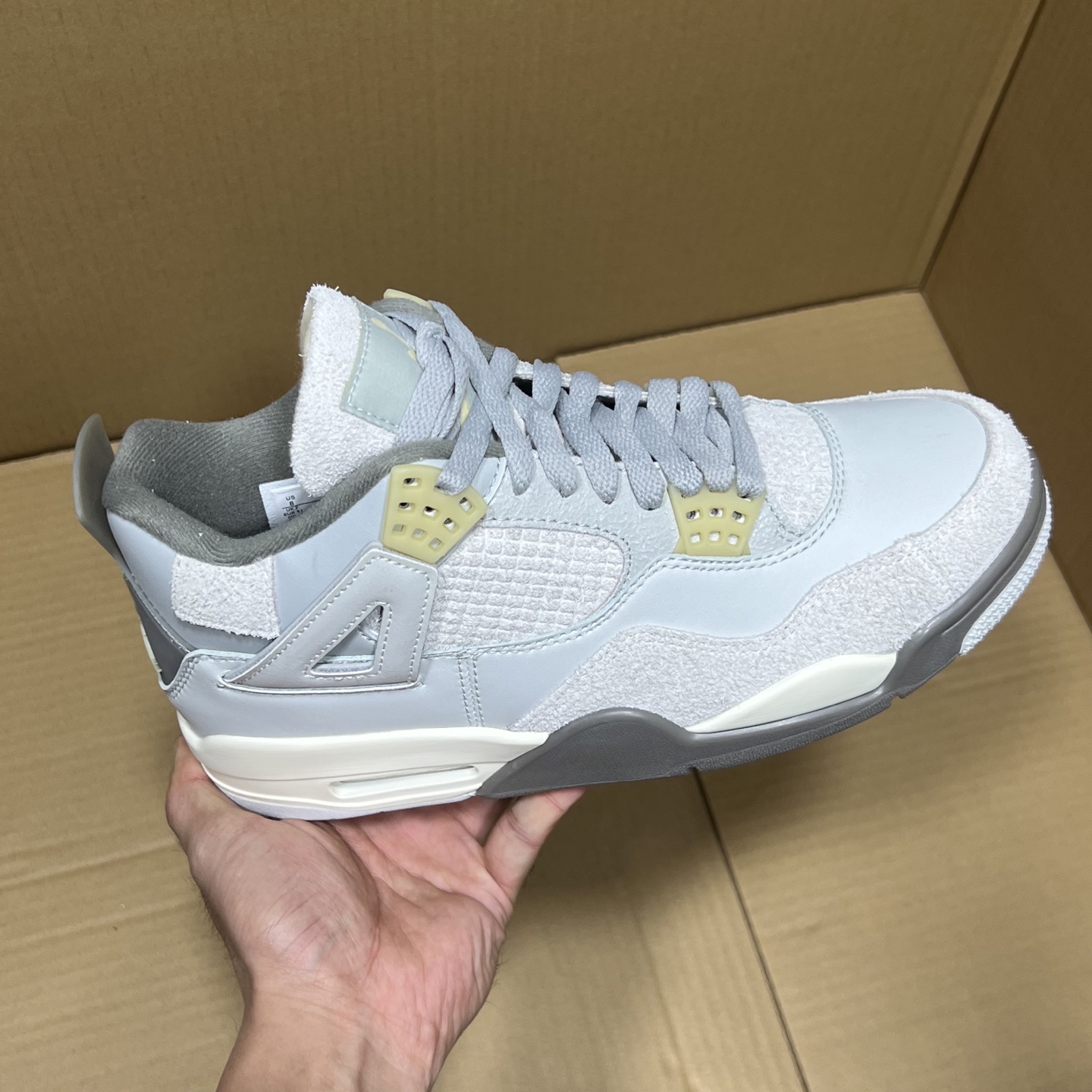 双十二福利开启! get纯原AJ4系列特价! 全码输出! get纯原福利!品质如图,实物所拍即所得!材料 版型 细节都是可圈可点!价格也是真的白菜价了,转图必卖! 编码AB605869!
