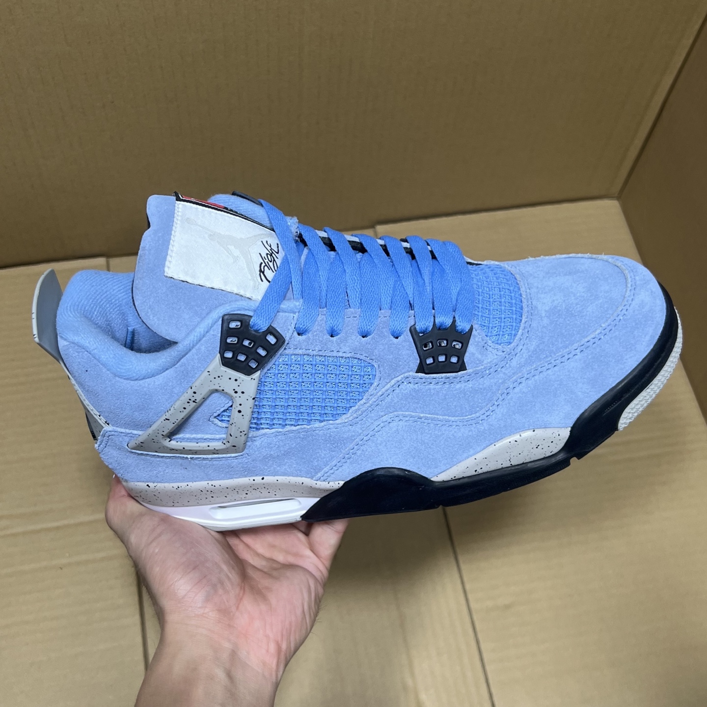 双十二福利开启! get纯原AJ4系列特价! 全码输出! get纯原福利!品质如图,实物所拍即所得!材料 版型 细节都是可圈可点!价格也是真的白菜价了,转图必卖! 编码AB605869!