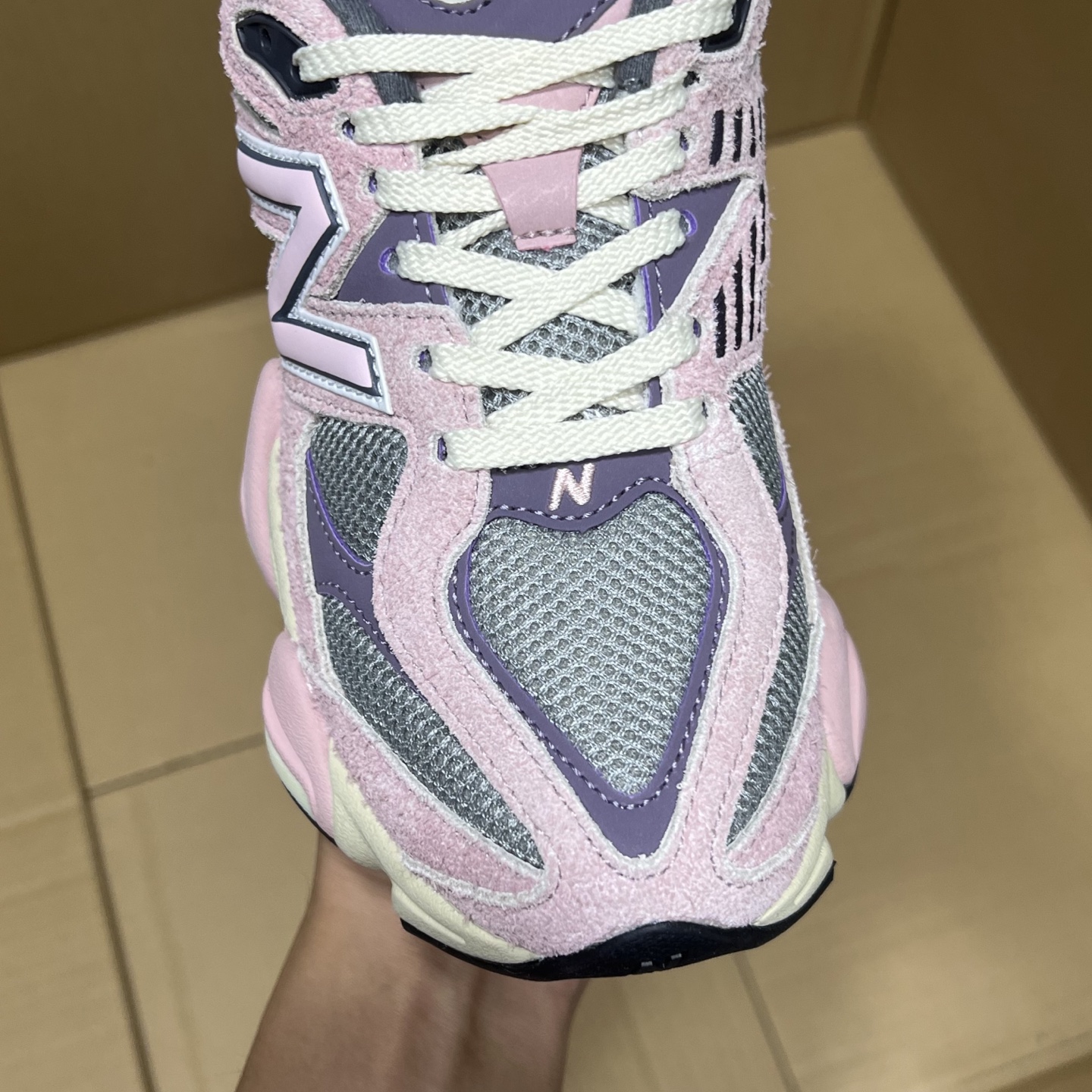 双十二福利开启！ 绿X版NB9060特价系列！ 尺码36-46，稳定输出！ 真正的纯原品质！卖过的都知道原来什么价格！品质 细节 做工也是无可挑剔！绝对的好货福利！ 编码AB325869