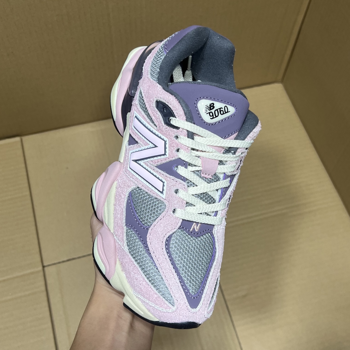 双十二福利开启！ 绿X版NB9060特价系列！ 尺码36-46，稳定输出！ 真正的纯原品质！卖过的都知道原来什么价格！品质 细节 做工也是无可挑剔！绝对的好货福利！ 编码AB325869