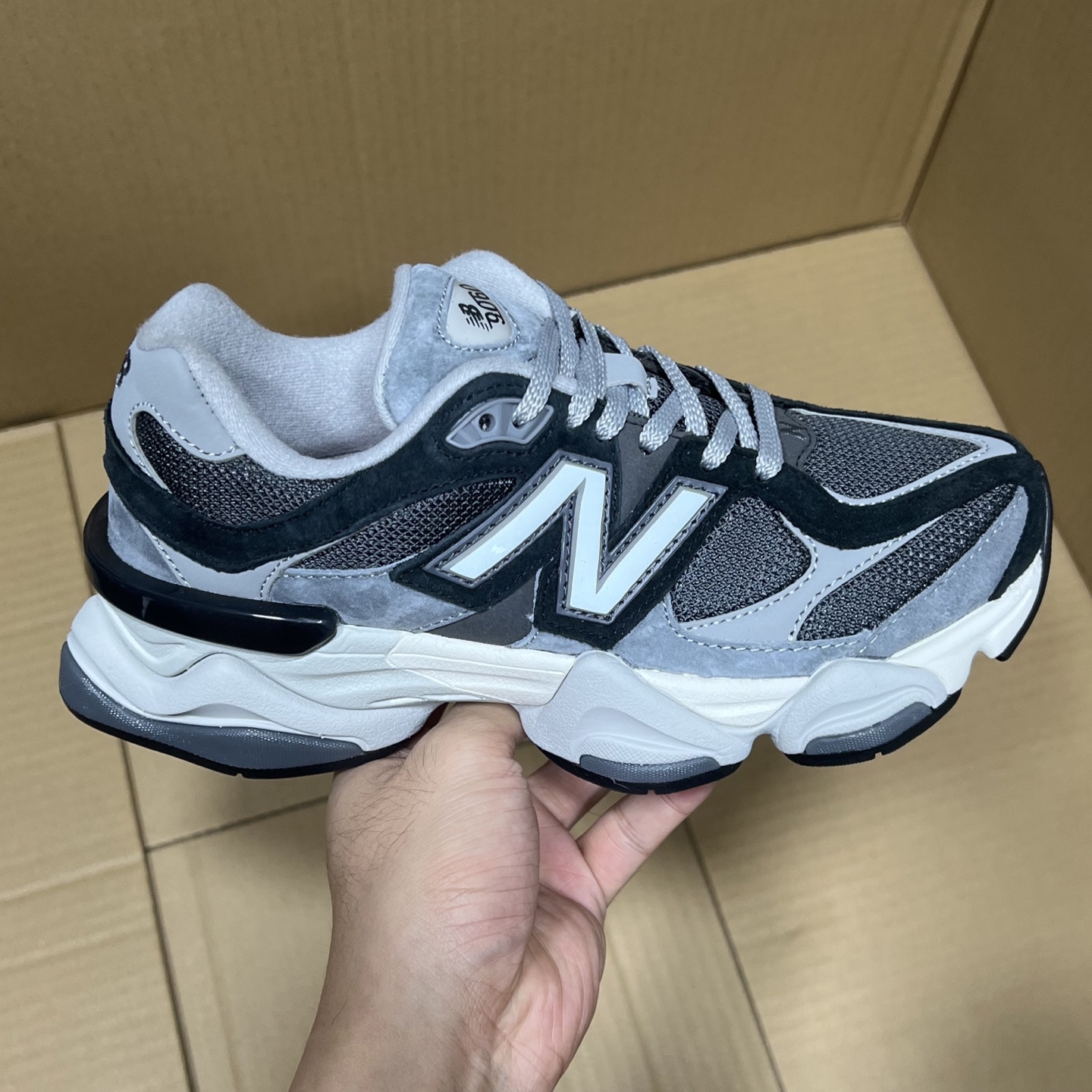 双十二福利开启! 绿X版NB9060特价系列! 稳定输出! 真正的纯原品质!卖过的都知道原来什么价格!品质 细节 做工也是无可挑剔!绝对的好货福利! 编码AB325869