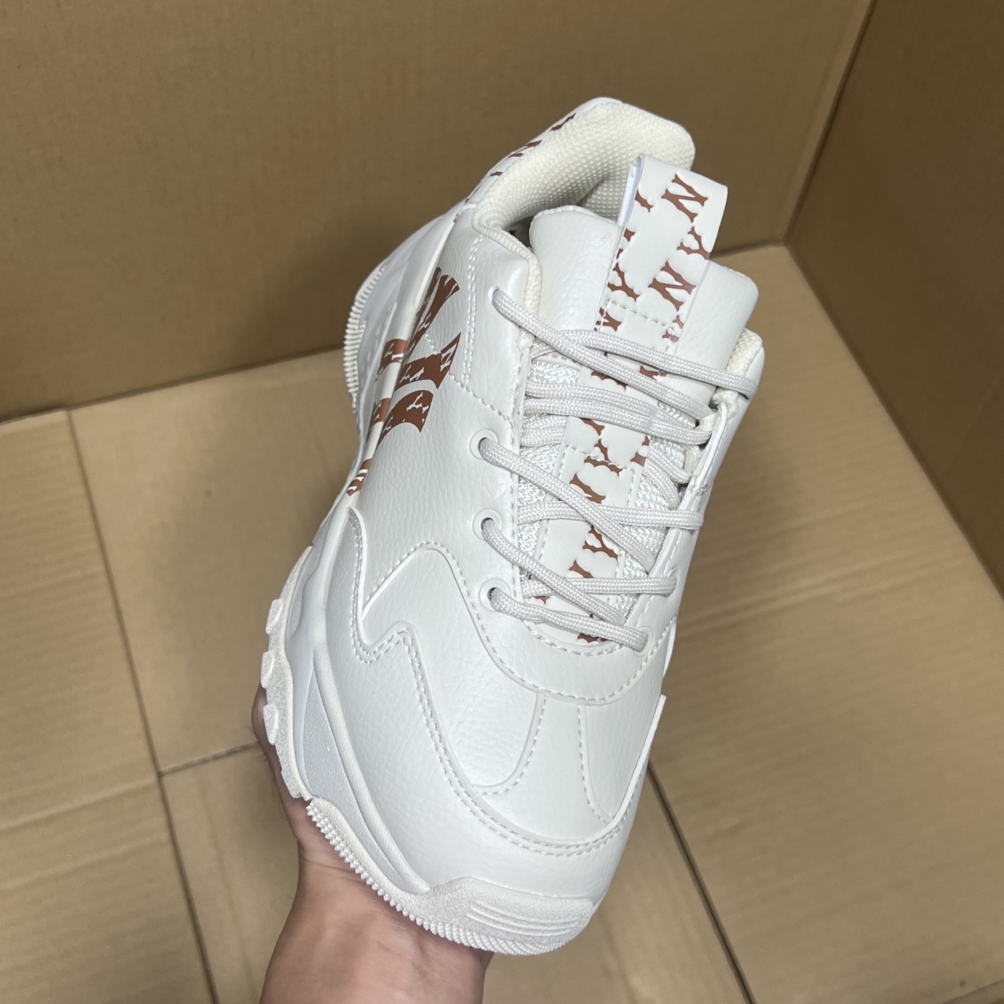 双十二福利开冲！ 正品级MLB老爹鞋特价！ 尺码36.5-45，全码输出！ 重磅福利来袭，平台冲正版本！市场顶流品质，区别市场垃圾货特价！ 无忧售后 两位数开冲！