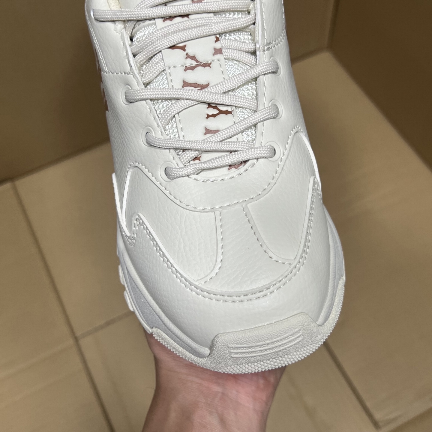 双十二福利开冲！ 正品级MLB老爹鞋特价！ 尺码36.5-45，全码输出！ 重磅福利来袭，平台冲正版本！市场顶流品质，区别市场垃圾货特价！ 无忧售后 两位数开冲！