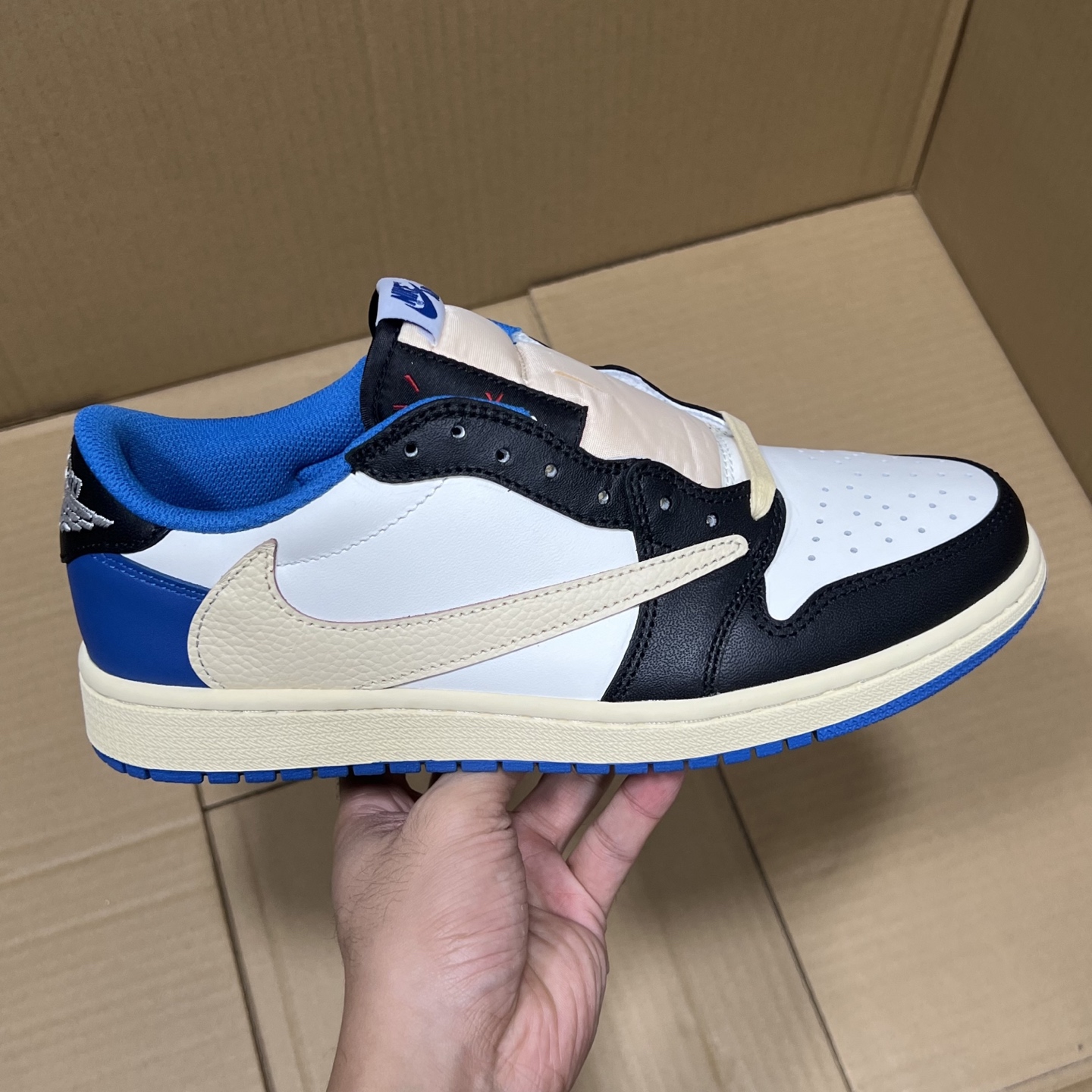 新ZK版 aj1倒钩低帮系列！ 尺码35.5-48.5 全码出货！ 原外贸大厂原班人马打造！曾经的销量之王！品质毋庸置疑，绝对吊打市场同品质 同价位版本！ 编码AB295863