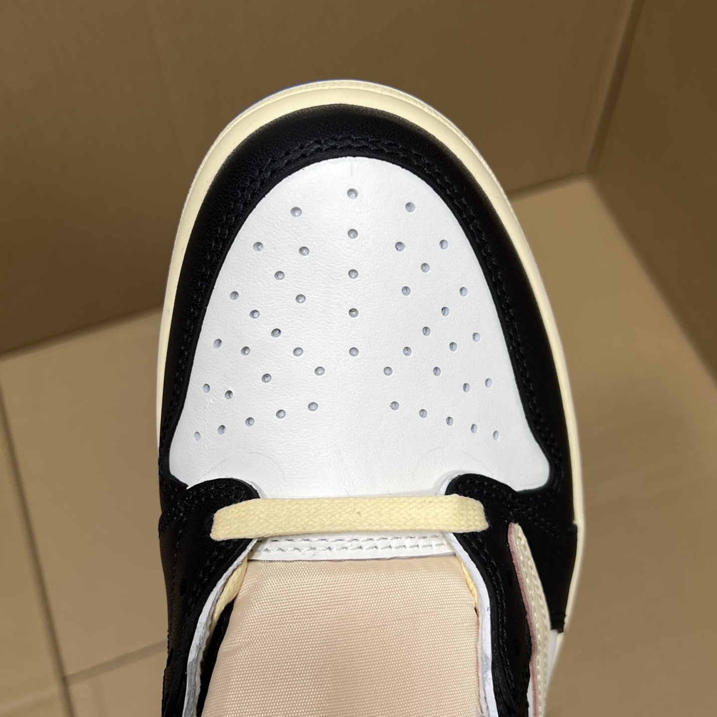 新ZK版 aj1倒钩低帮系列! 尺码35.5-48.5 全码出货! 原外贸大厂原班人马打造!曾经的销量之王!品质毋庸置疑,绝对吊打市场同品质 同价位版本! 编码AB295863