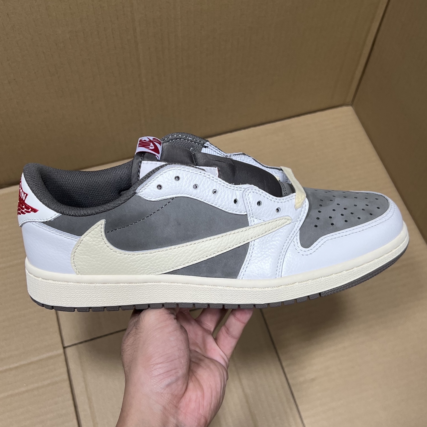 新ZK版 aj1倒钩低帮系列! 尺码35.5-48.5 全码出货! 原外贸大厂原班人马打造!曾经的销量之王!品质毋庸置疑,绝对吊打市场同品质 同价位版本! 编码AB295863