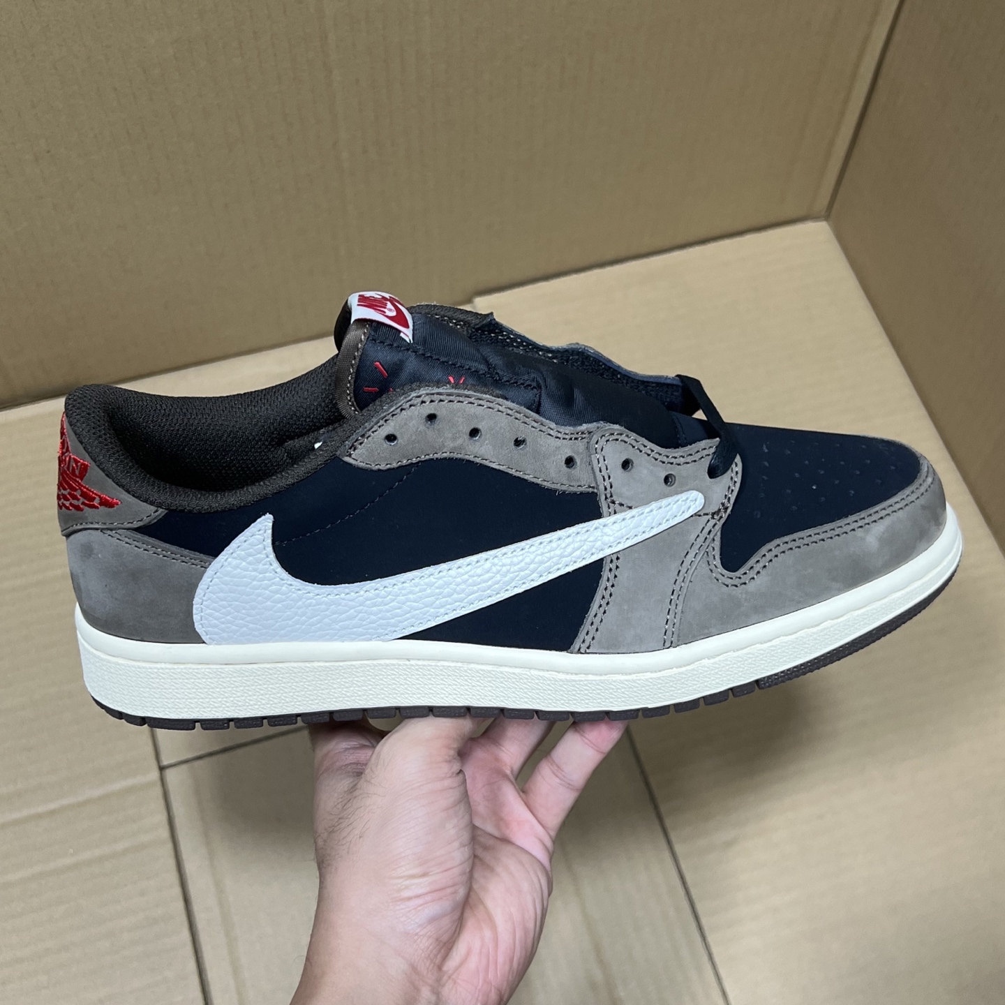 新ZK版 aj1倒钩低帮系列! 尺码35.5-48.5 全码出货! 原外贸大厂原班人马打造!曾经的销量之王!品质毋庸置疑,绝对吊打市场同品质 同价位版本! 编码AB295863