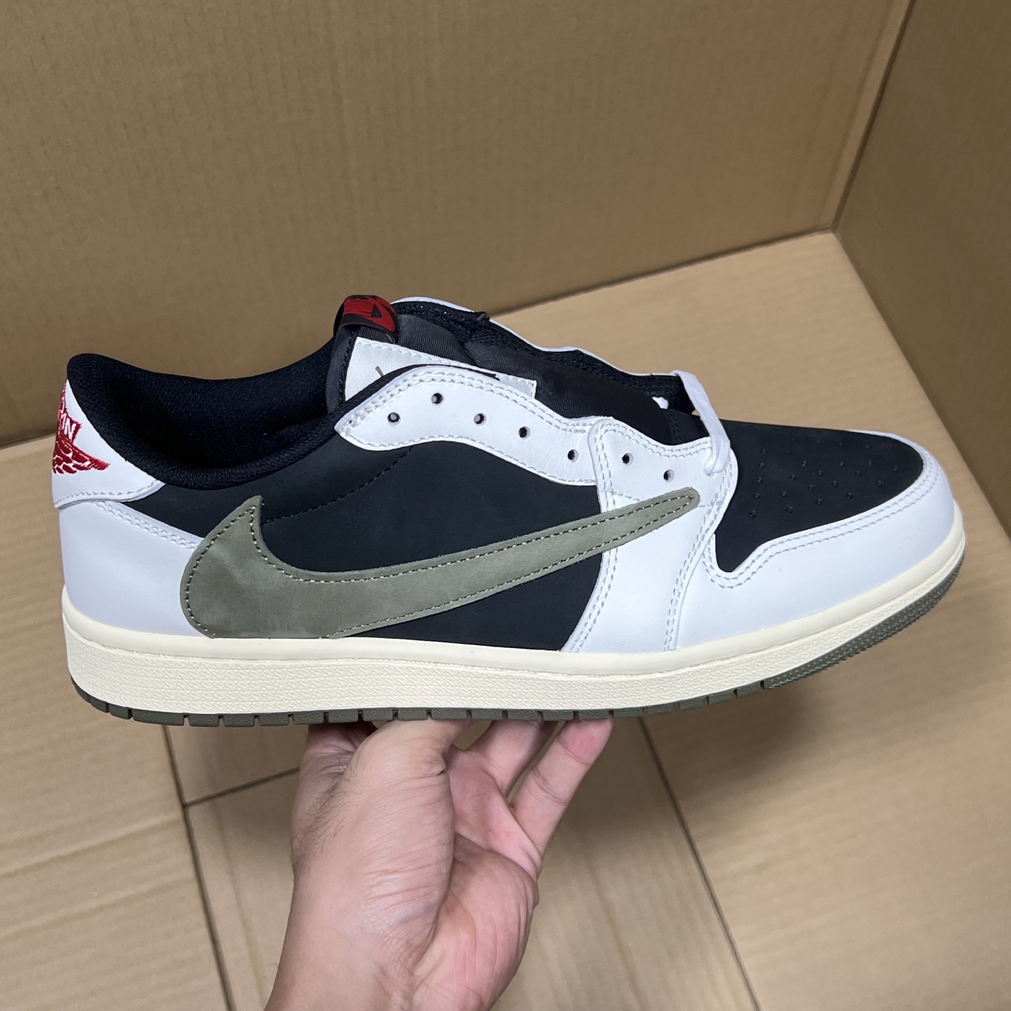 新ZK版 aj1倒钩低帮系列! 尺码35.5-48.5 全码出货! 原外贸大厂原班人马打造!曾经的销量之王!品质毋庸置疑,绝对吊打市场同品质 同价位版本! 编码AB295863