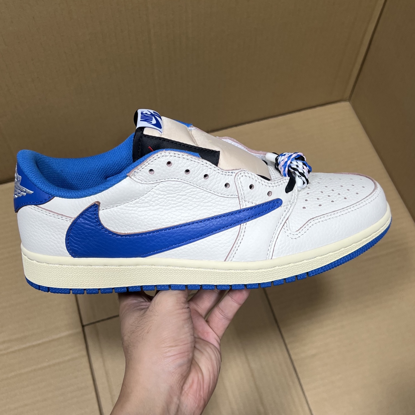 新ZK版 aj1倒钩低帮系列! 尺码35.5-48.5 全码出货! 原外贸大厂原班人马打造!曾经的销量之王!品质毋庸置疑,绝对吊打市场同品质 同价位版本! 编码AB295863