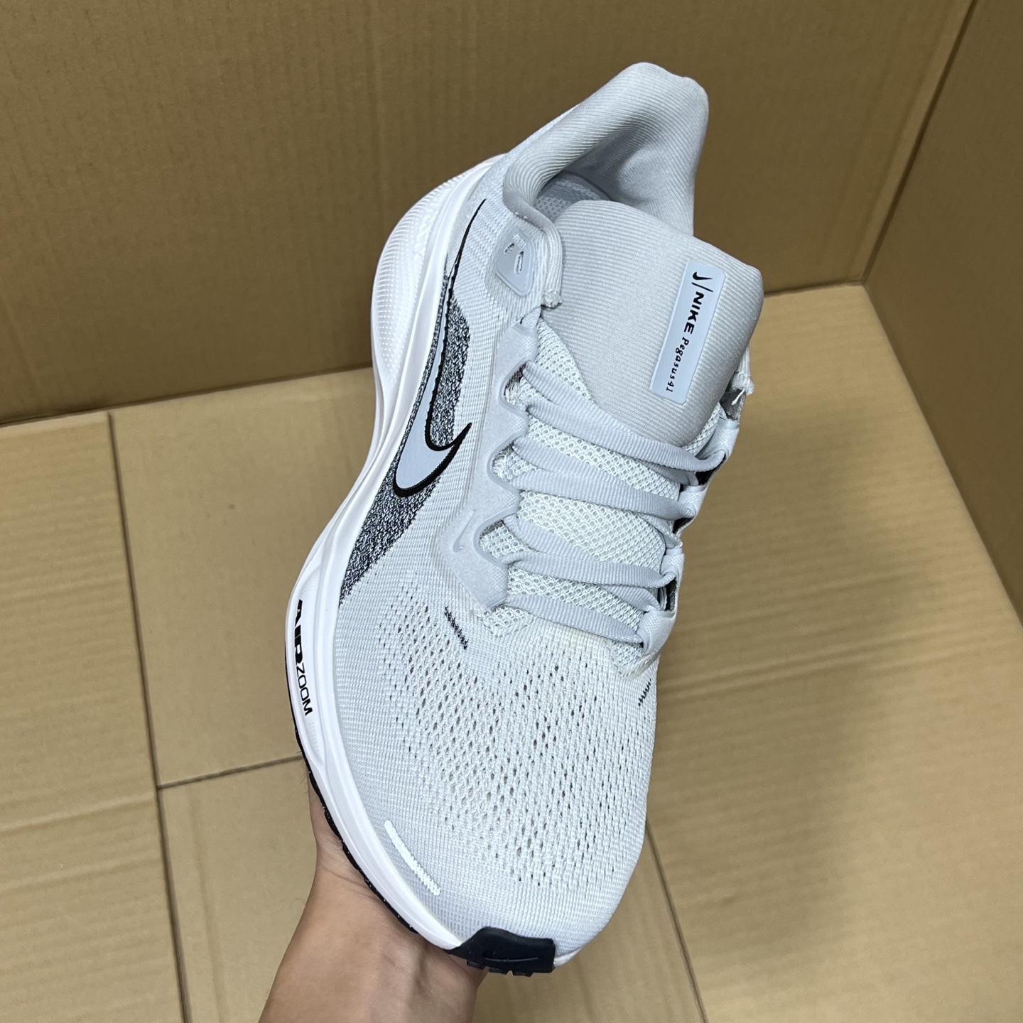 双十二活动开冲！ 平台版飞马41跑鞋特价！ 尺码：36-45，天猫 京东等平台充正订单！双十二福利开启！品质就不多说了！白菜价体验正品！售前 售后 一包到底！ 编码AB102869