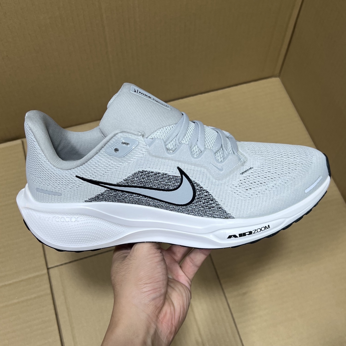 双十二活动开冲！ 平台版飞马41跑鞋特价！ 尺码：36-45，天猫 京东等平台充正订单！双十二福利开启！品质就不多说了！白菜价体验正品！售前 售后 一包到底！ 编码AB102869