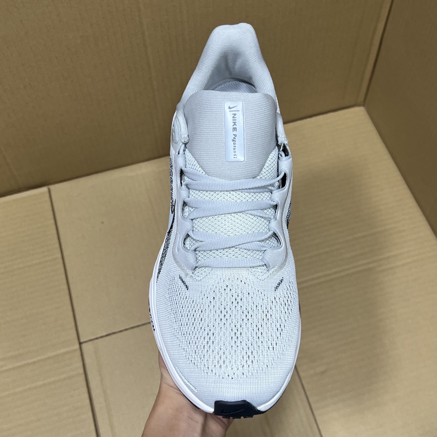 双十二活动开冲！ 平台版飞马41跑鞋特价！ 尺码：36-45，天猫 京东等平台充正订单！双十二福利开启！品质就不多说了！白菜价体验正品！售前 售后 一包到底！ 编码AB102869