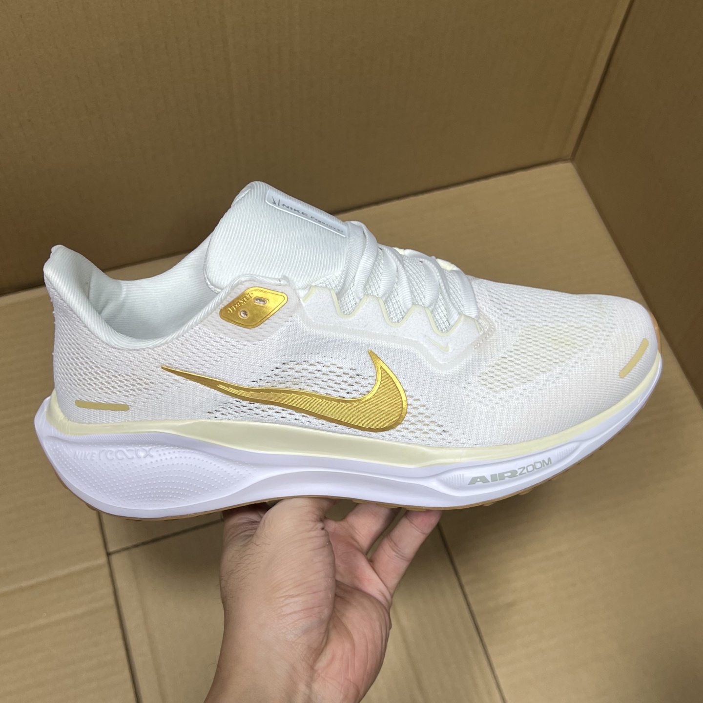 双十二活动开冲！ 平台版飞马41跑鞋特价！ 尺码：36-45，天猫 京东等平台充正订单！双十二福利开启！品质就不多说了！白菜价体验正品！售前 售后 一包到底！ 编码AB102869