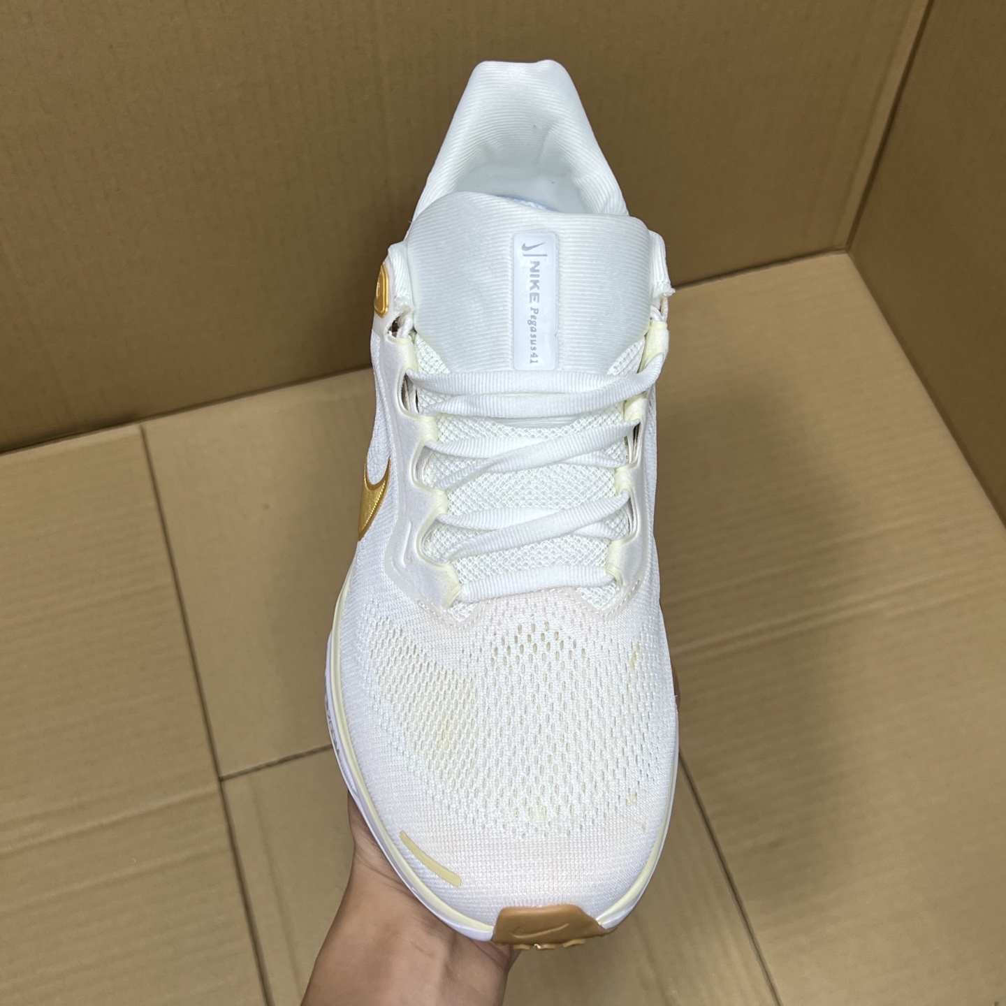 双十二活动开冲！ 平台版飞马41跑鞋特价！ 尺码：36-45，天猫 京东等平台充正订单！双十二福利开启！品质就不多说了！白菜价体验正品！售前 售后 一包到底！ 编码AB102869